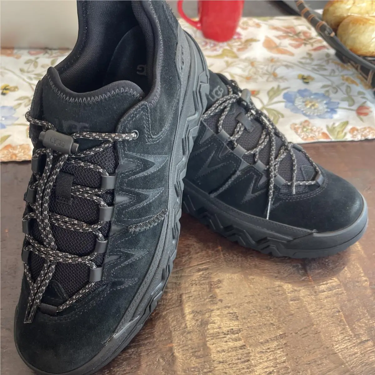 Ugg Mens Captrail Low Sneakers Size 11 Waterproof Black W Box