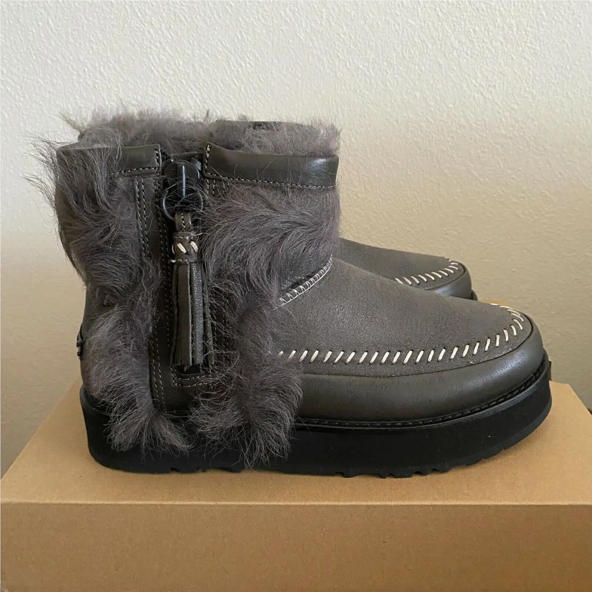 UGG shoes - 1102950 - 1102950 - Black Olive (UPC: 192410400614) 1