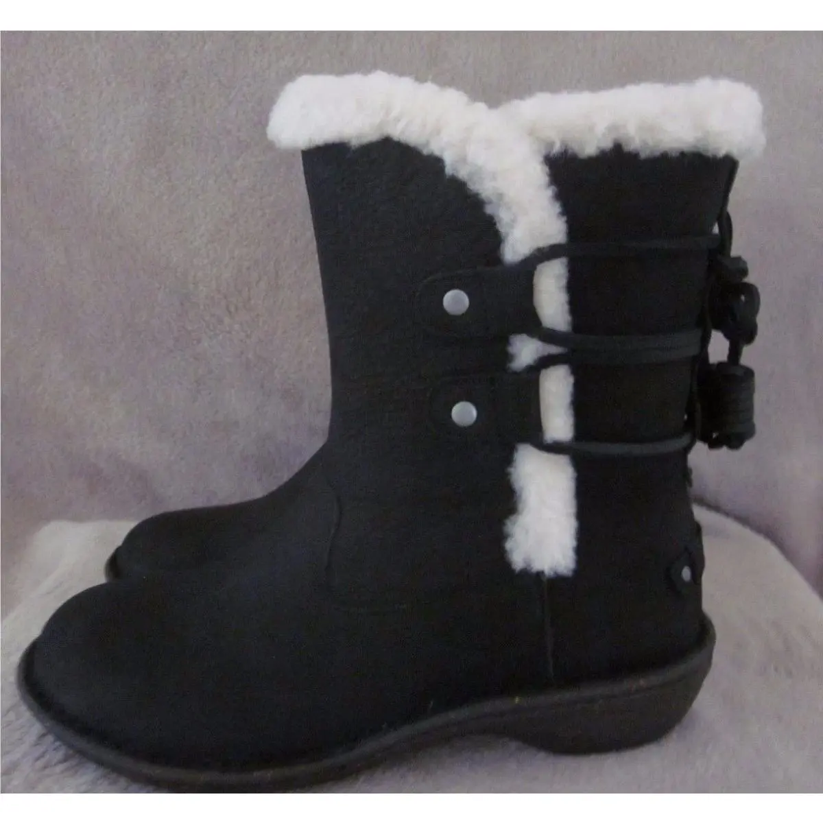 UGG shoes - Black (UPC: 888855112976) 1