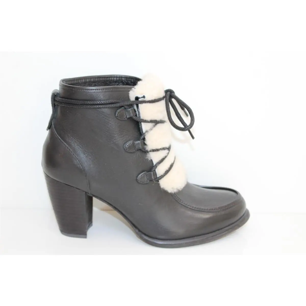 UGG shoes - Ankle - Ankle - Black (UPC: 0888855280422) 1