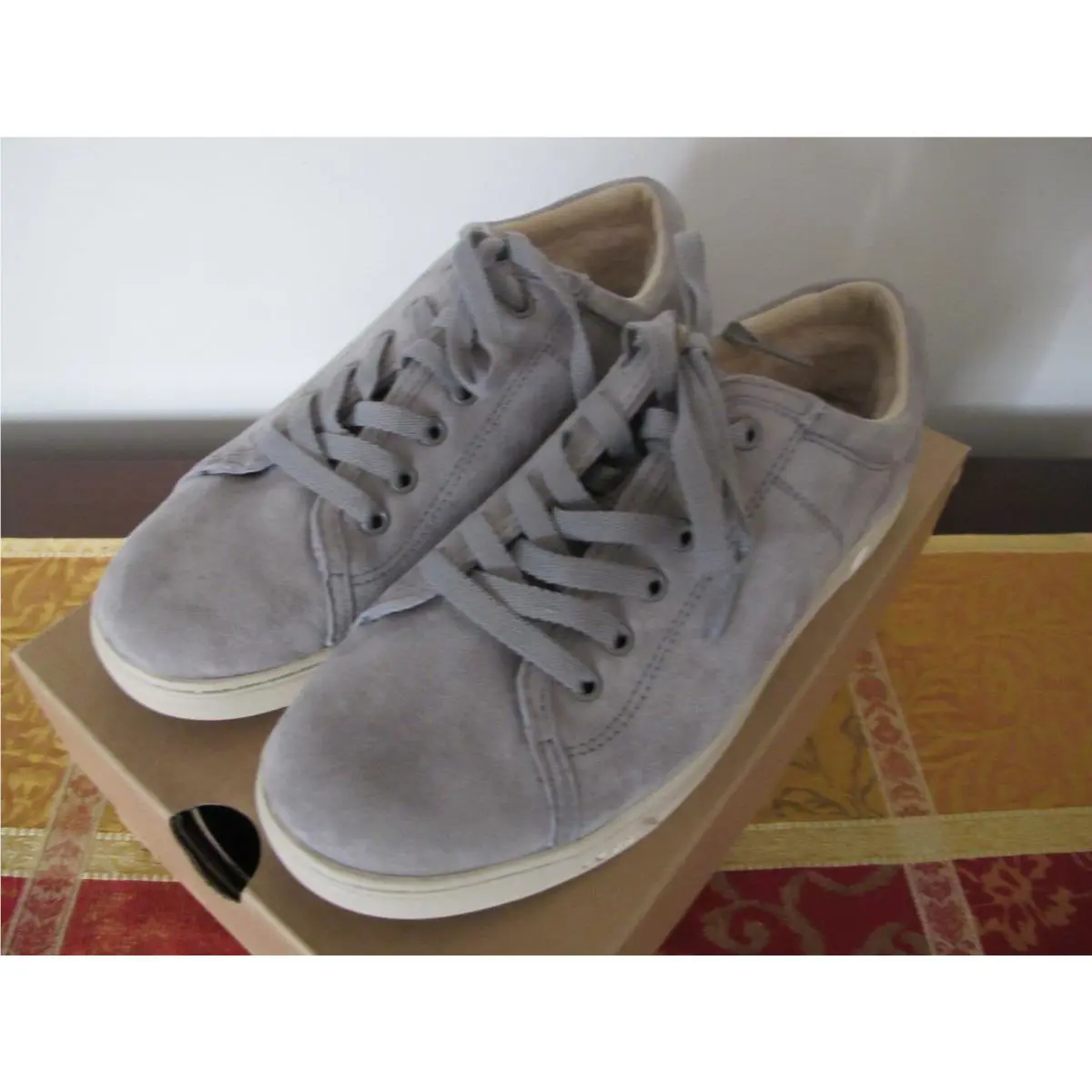 UGG shoes - Gray (UPC: 191142142953) 0