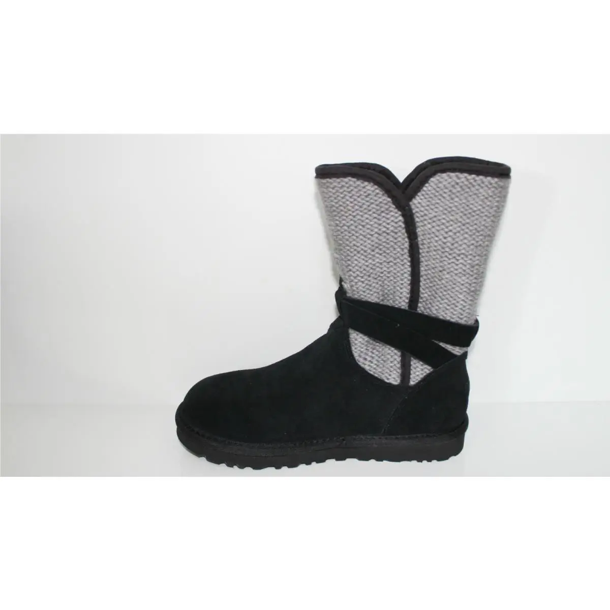 UGG shoes - Short - Short - Black (UPC: 0887278897958) 1