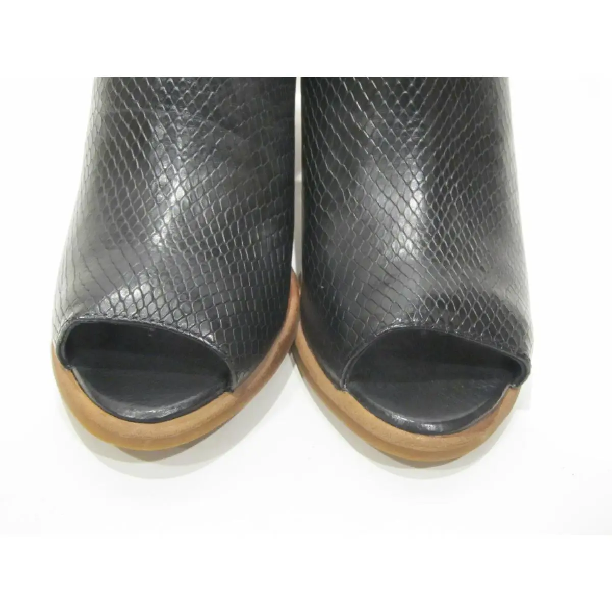 UGG shoes - Black (UPC: 888855789819) 4