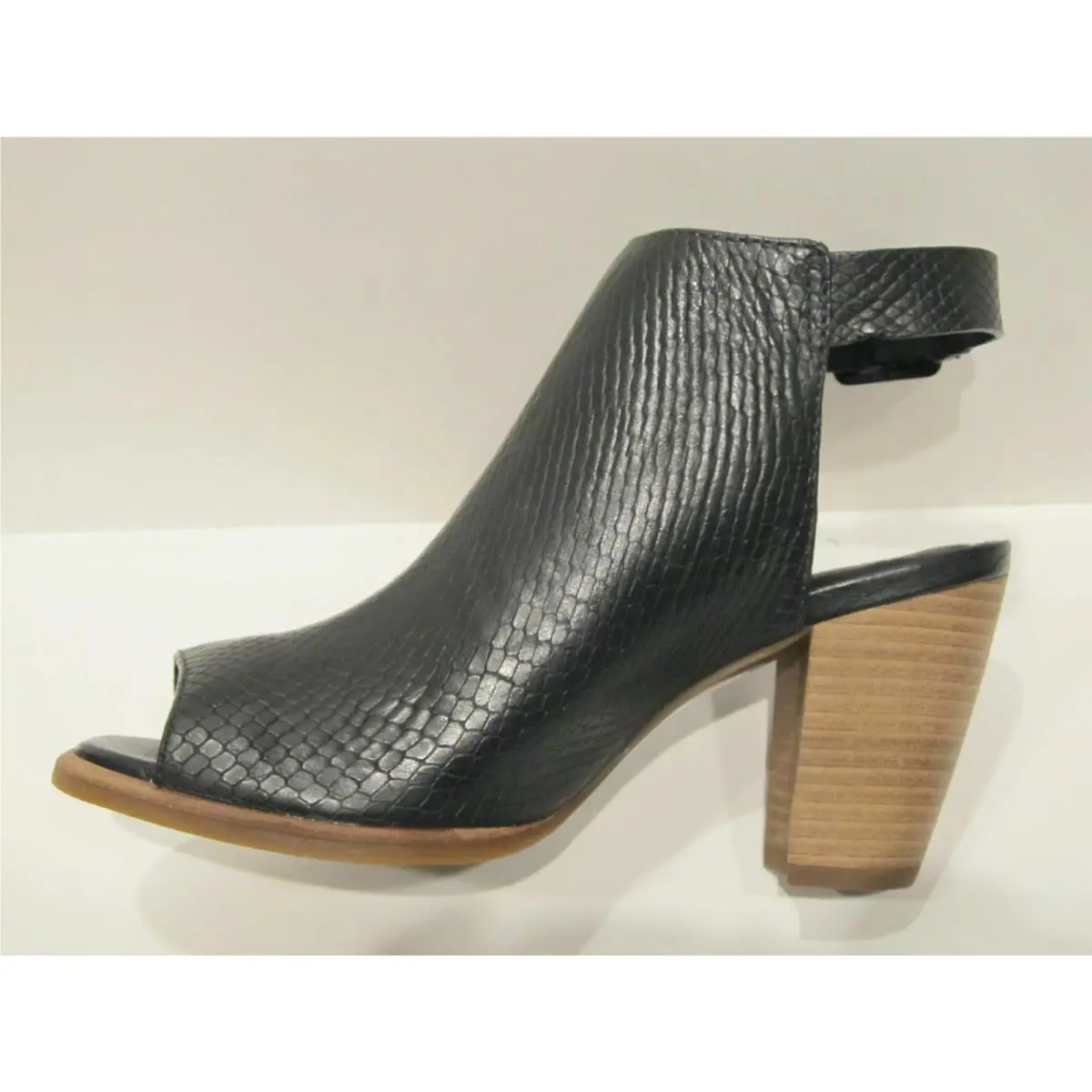 UGG shoes - Black (UPC: 888855789819) 0