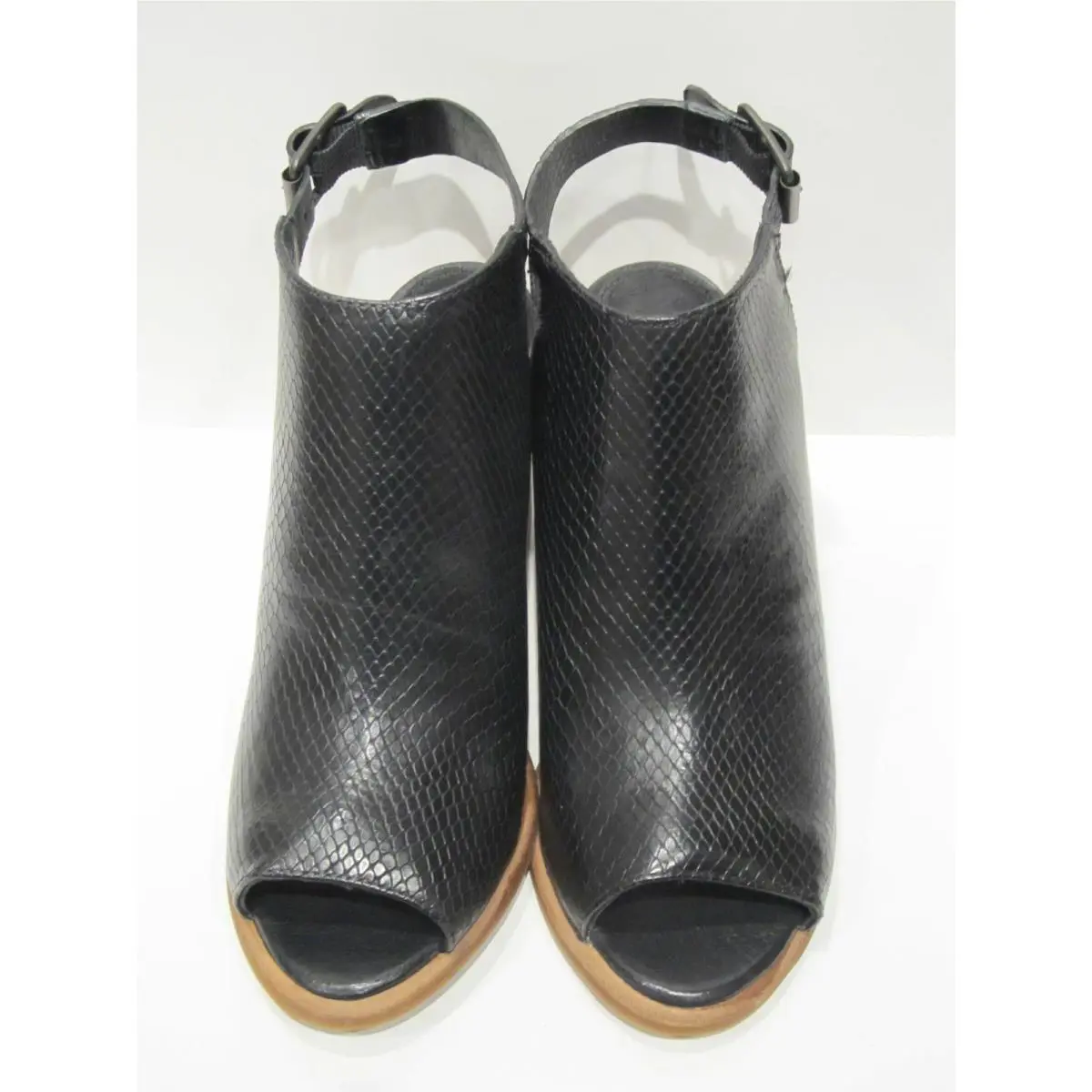 UGG shoes - Black (UPC: 888855789819) 1