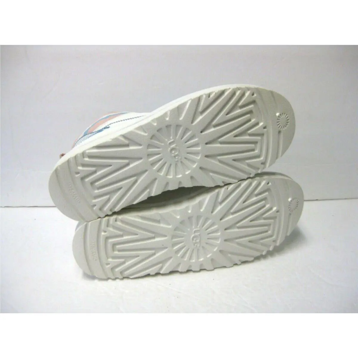 UGG shoes - UGG HIGHLAND HI HERITAGE - HIGHLAND HERITAGE - Pride Stripes 3