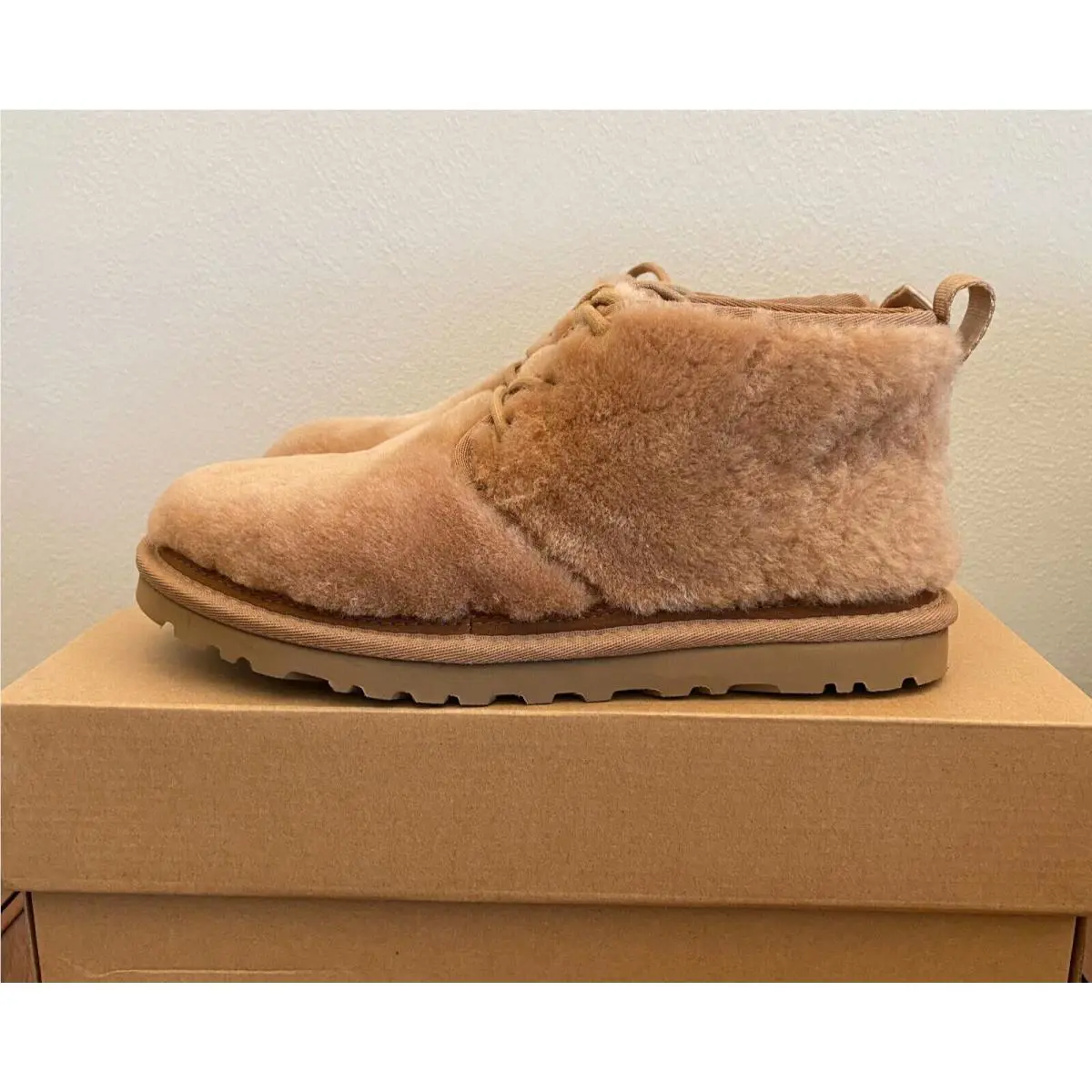 Ugg Short Chukka Boots Neumel Cozy Sheepskin Chestnut Brown Women`s Size 10