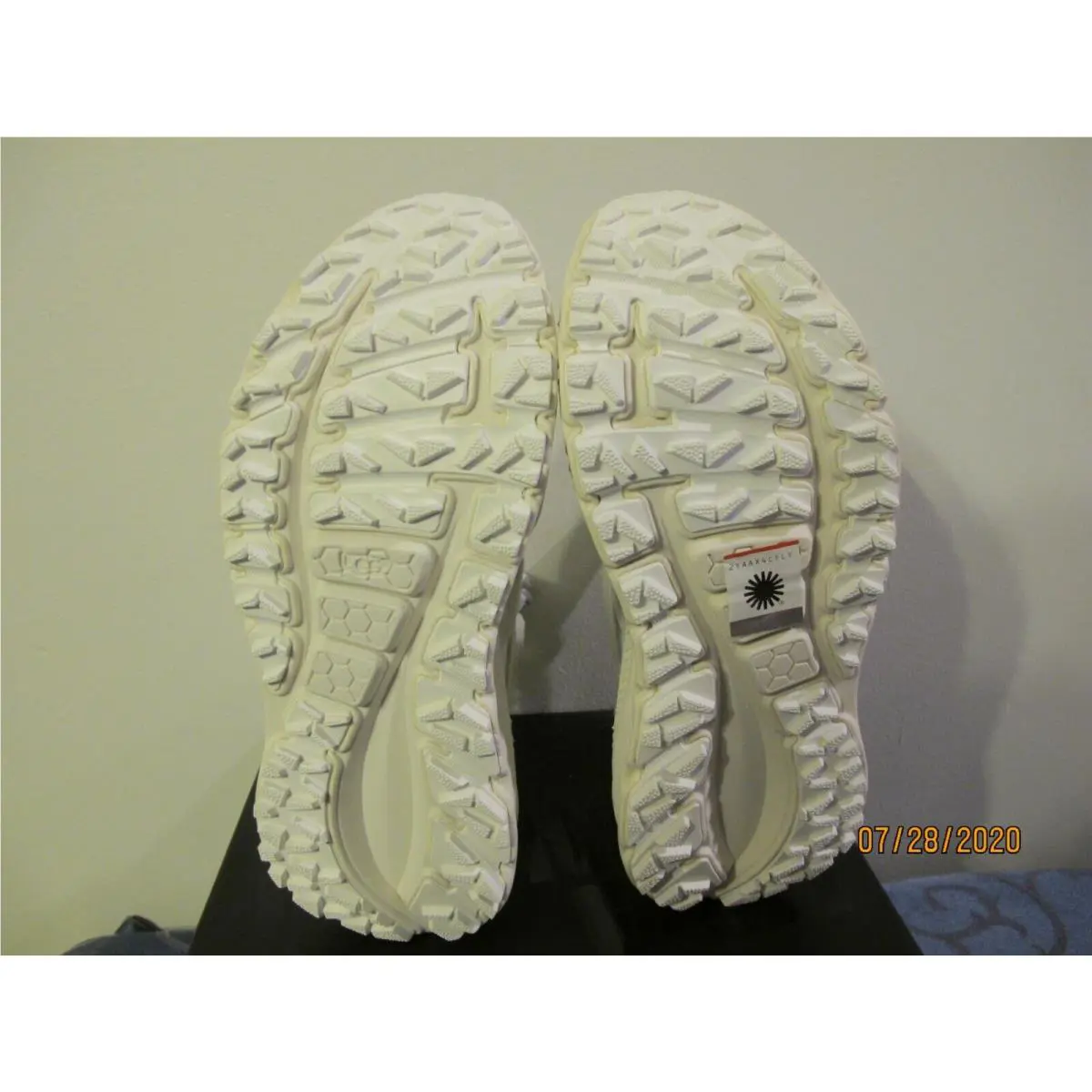 UGG shoes - 1097453 W - White (UPC: 192410008063) 7