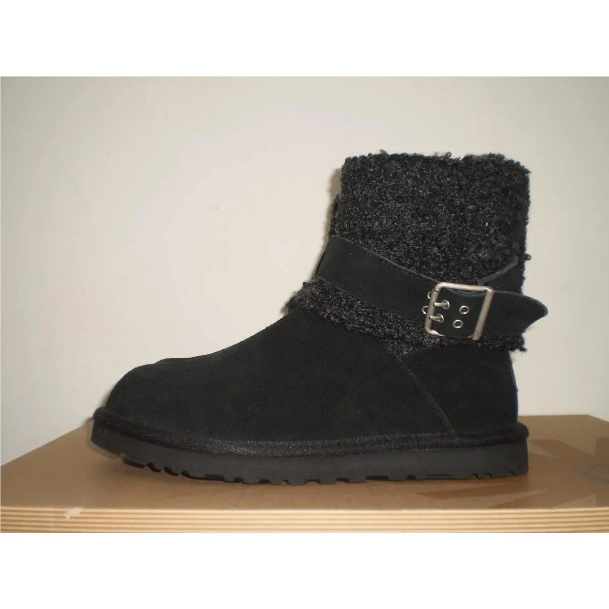 UGG shoes - Cambridge Boucle - Cambridge Boucle - Black (UPC: 737045090429) 3