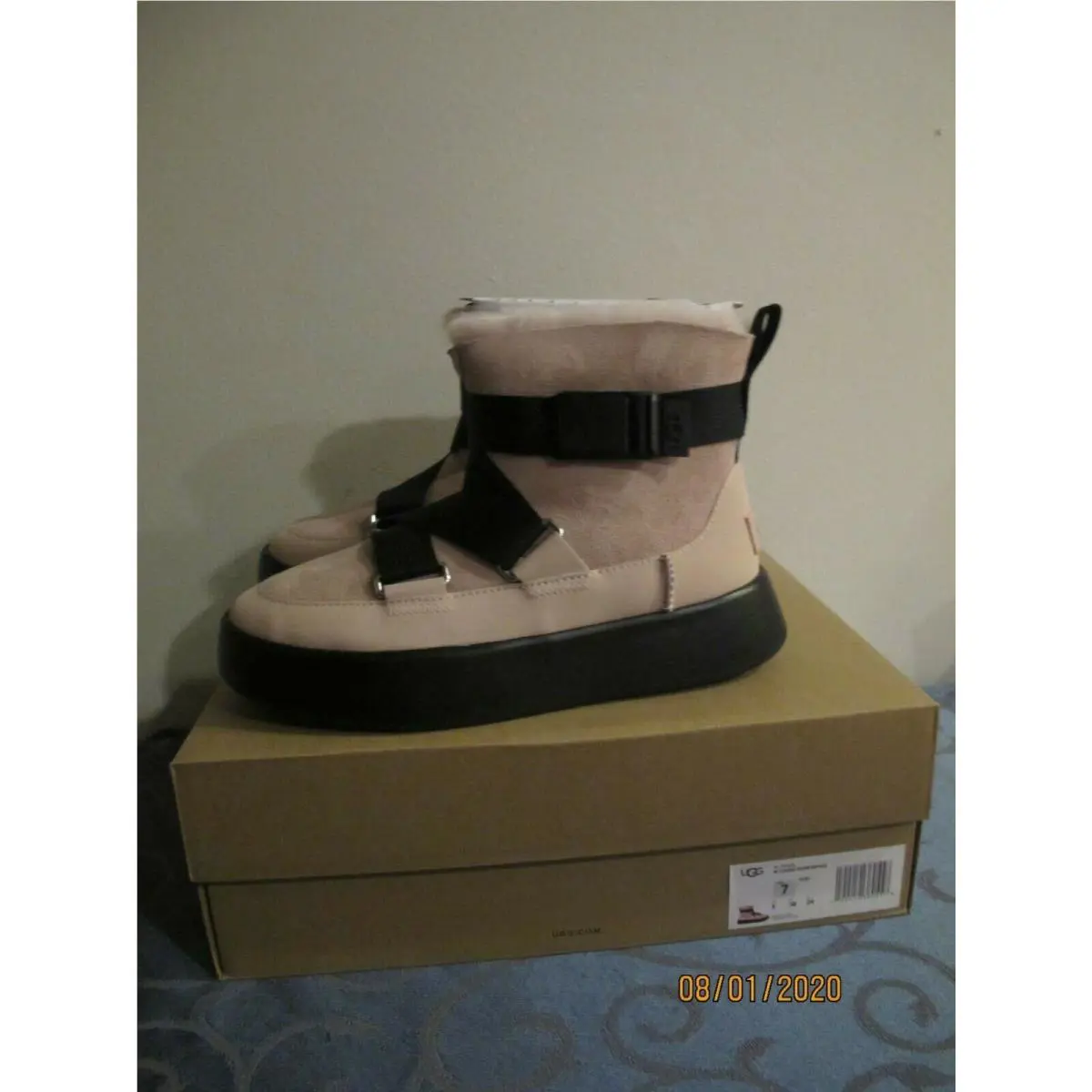 UGG shoes - Beige (UPC: 192410380558) 0