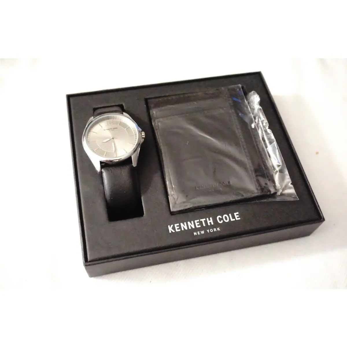 Kenneth Cole Black Leather Strap Watch Wallet Set 42x48mm 10031396