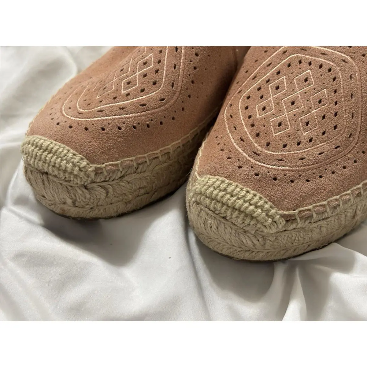 UGG shoes - Ivory (UPC: 0192410162529) 0