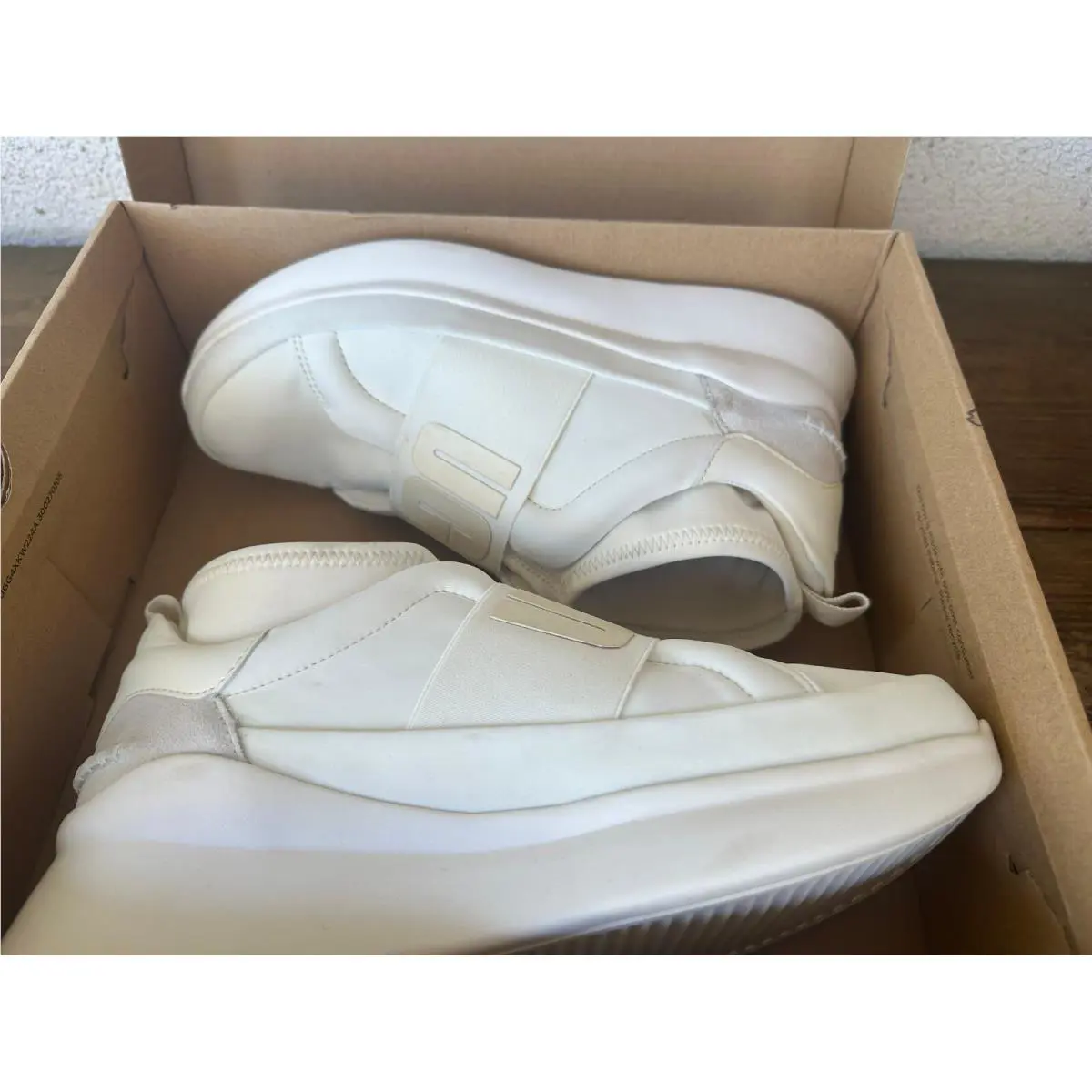 UGG shoes - White 1