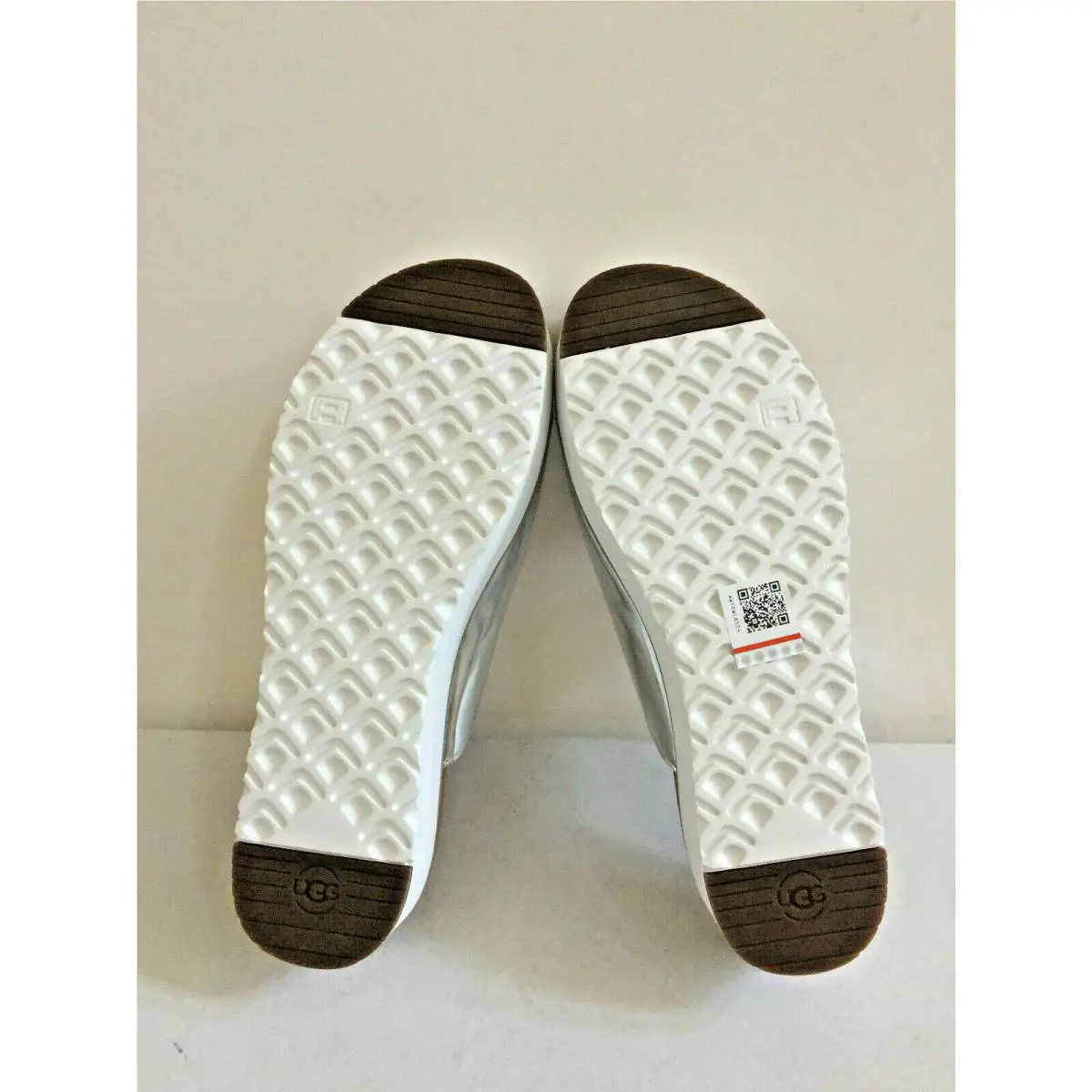 UGG shoes  - METALLIC SILVER 3