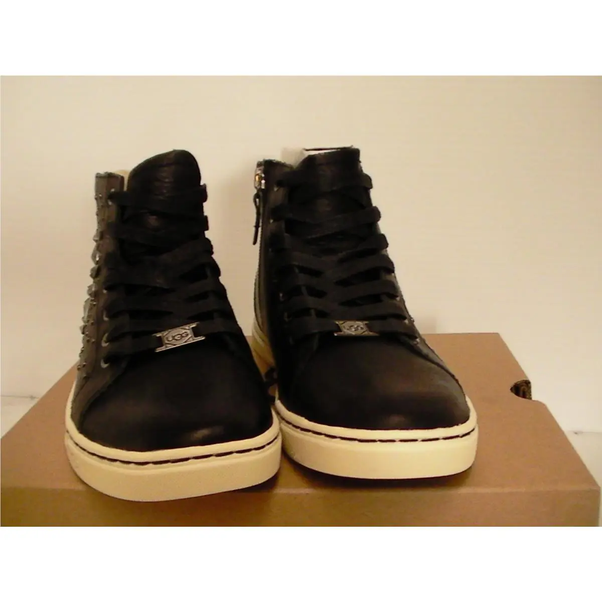UGG shoes - Black (UPC: 888855771630) 0