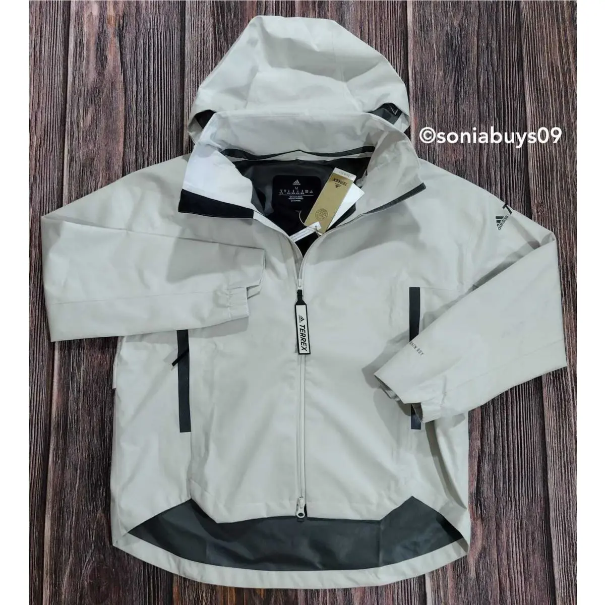 Adidas clothing - Aluminium 11
