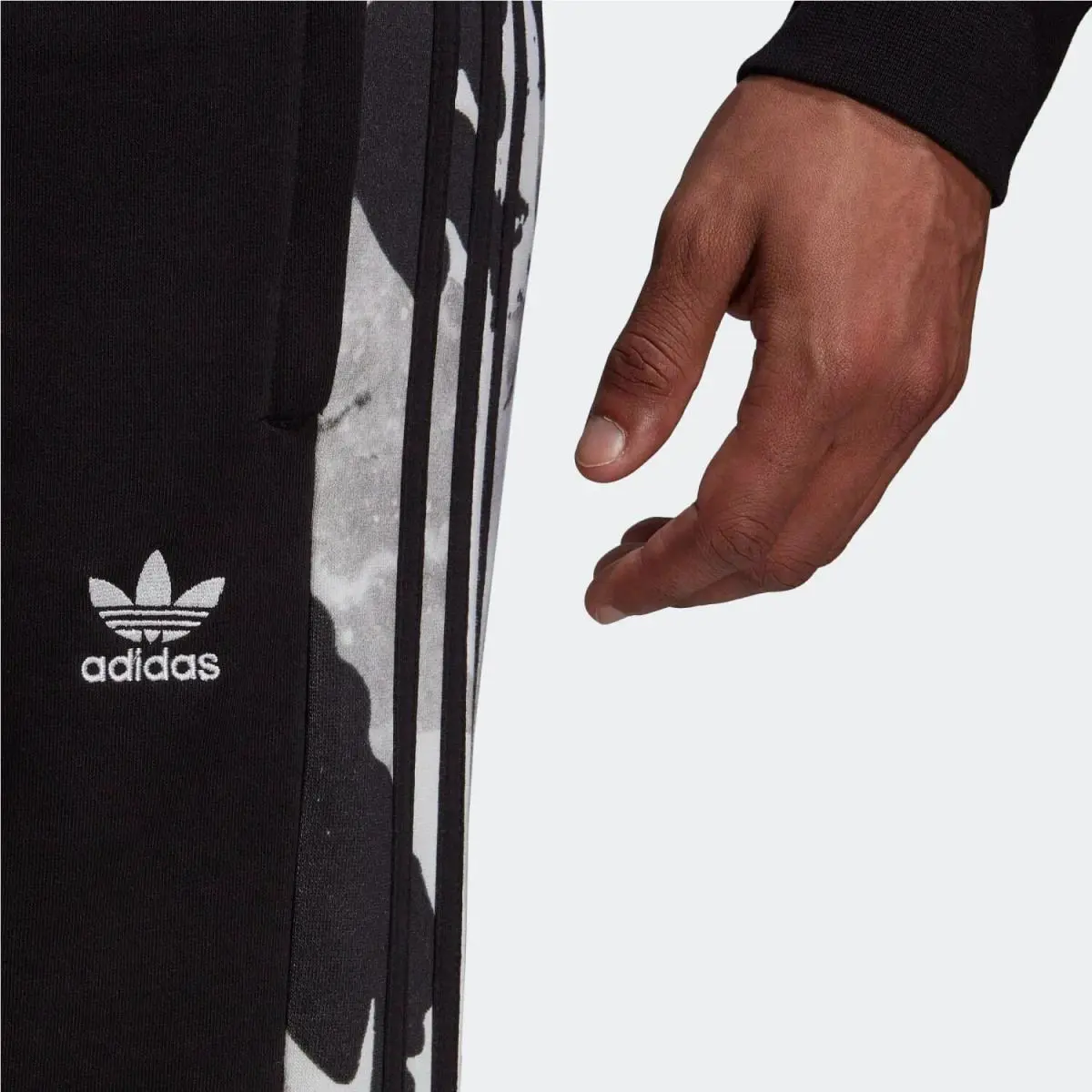 Adidas clothing - adidas Originals - Originals - HK2808 - Black/Chalk White 10