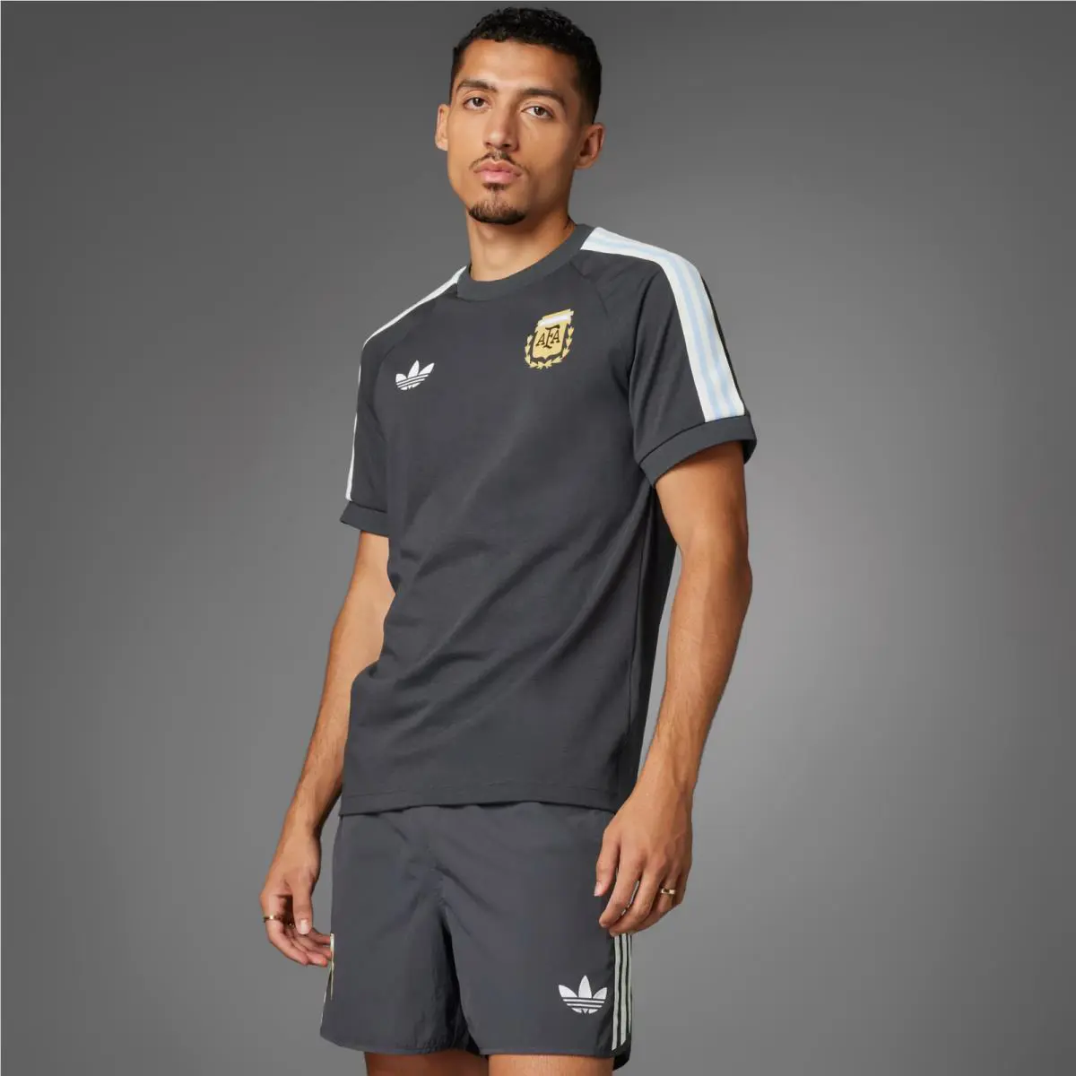 Adidas clothing - adidas Adicolor - Adicolor - IU2154 - Utility Black 0