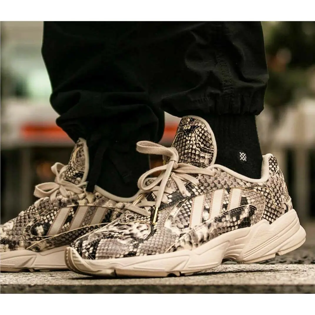 Adidas shoes - adidas Yung-1 - EG1717 - Black/Beige/Brown 11
