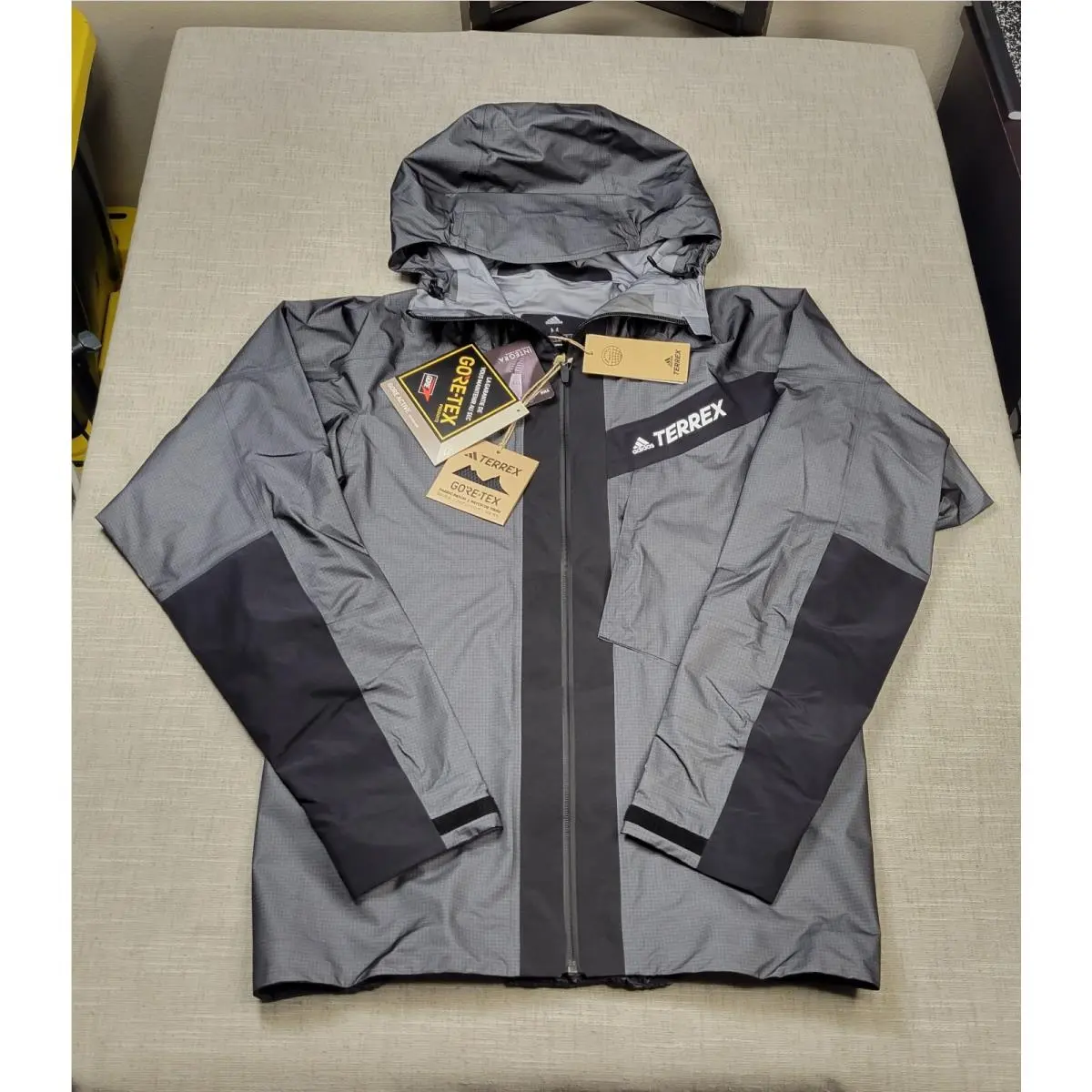 Adidas Terrex Techrock Jacket Medium Mens Gray Black Gore Tex Full Zip Hooded