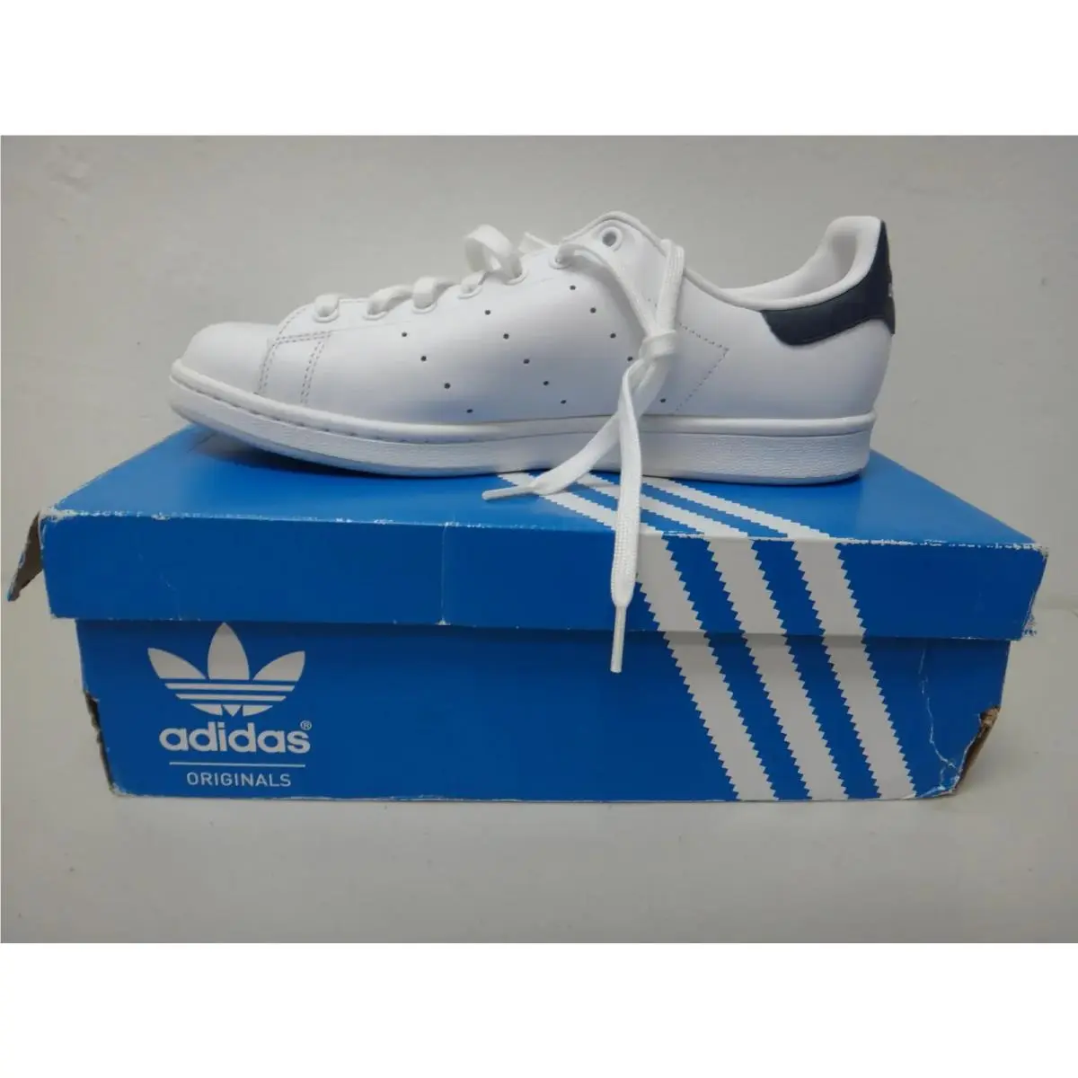 Stan Smith Men US 13 White Navy Leather Sneakers M20325 - Clean by Adidas