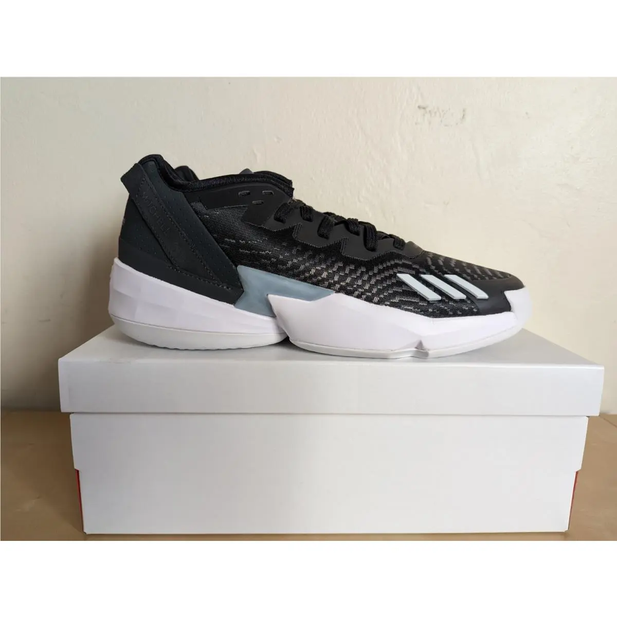 Adidas D.o.n. Issue 4 Black White Shoes Donovan Mitchell GY6505 Men`s Size 11.5