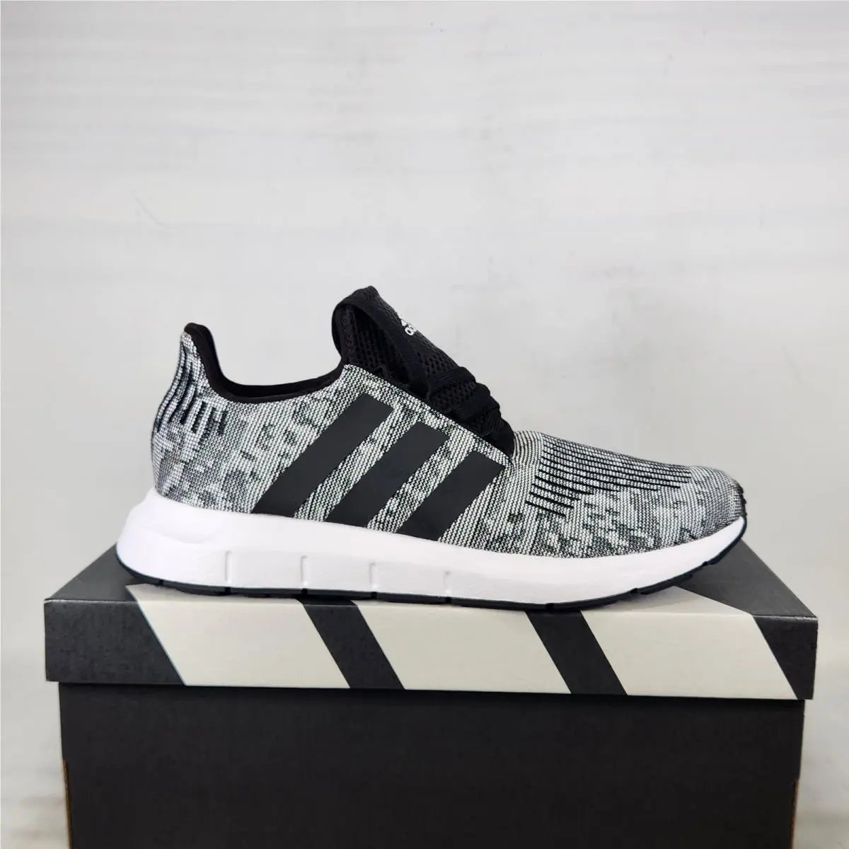 Adidas Swift Run 1.0 Core Black Cloud White Running Shoes Sneaker - Size 9 Men