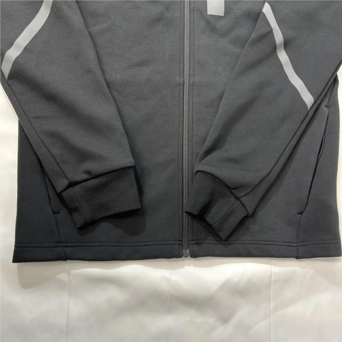 Adidas clothing - IC8044 - IC8044 - Black Gray 4