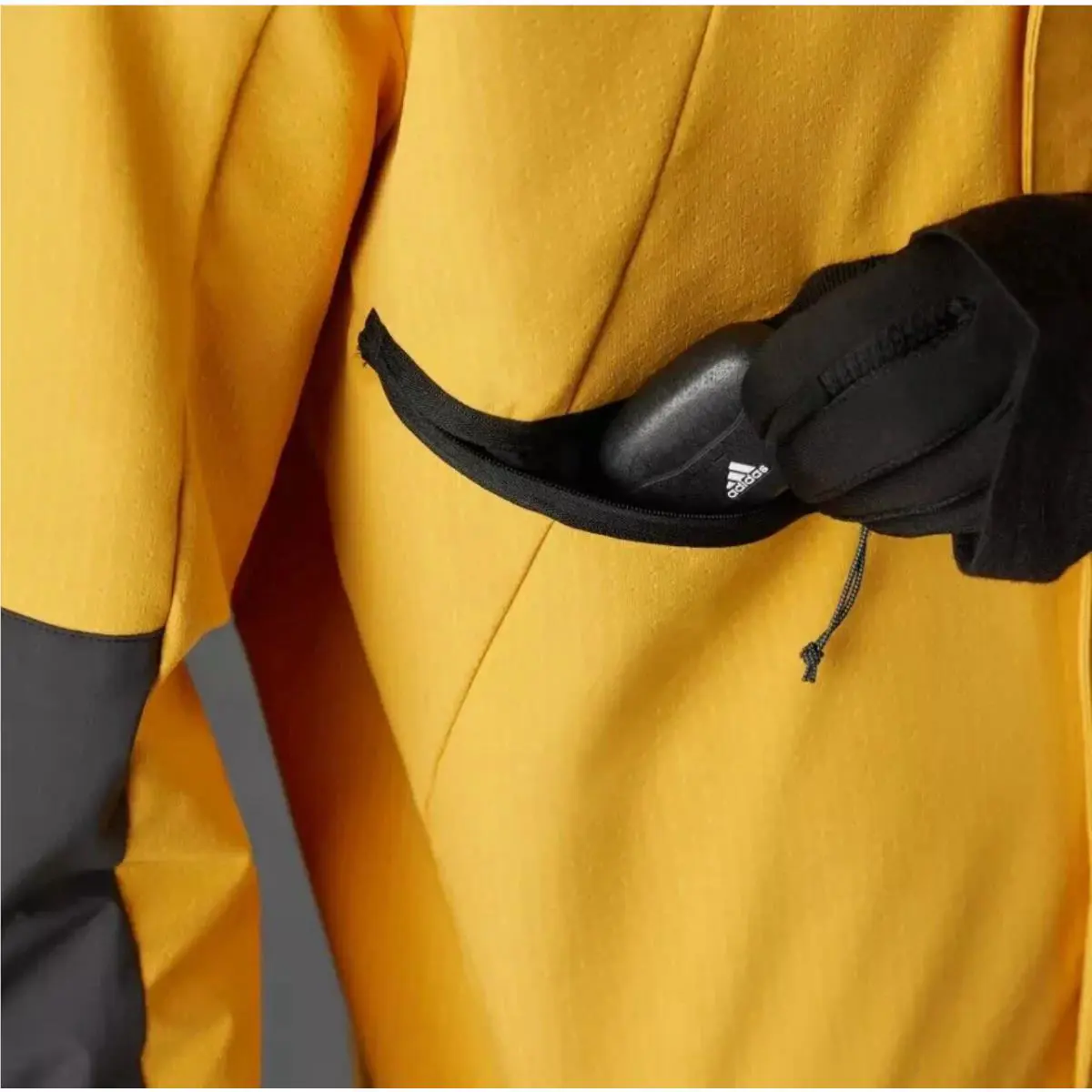 Adidas clothing - adidas ULTIMATE RUNNING CONQUER THE ELEMENTS COLD.RDY JACKET - IL1968 - Yellow 3