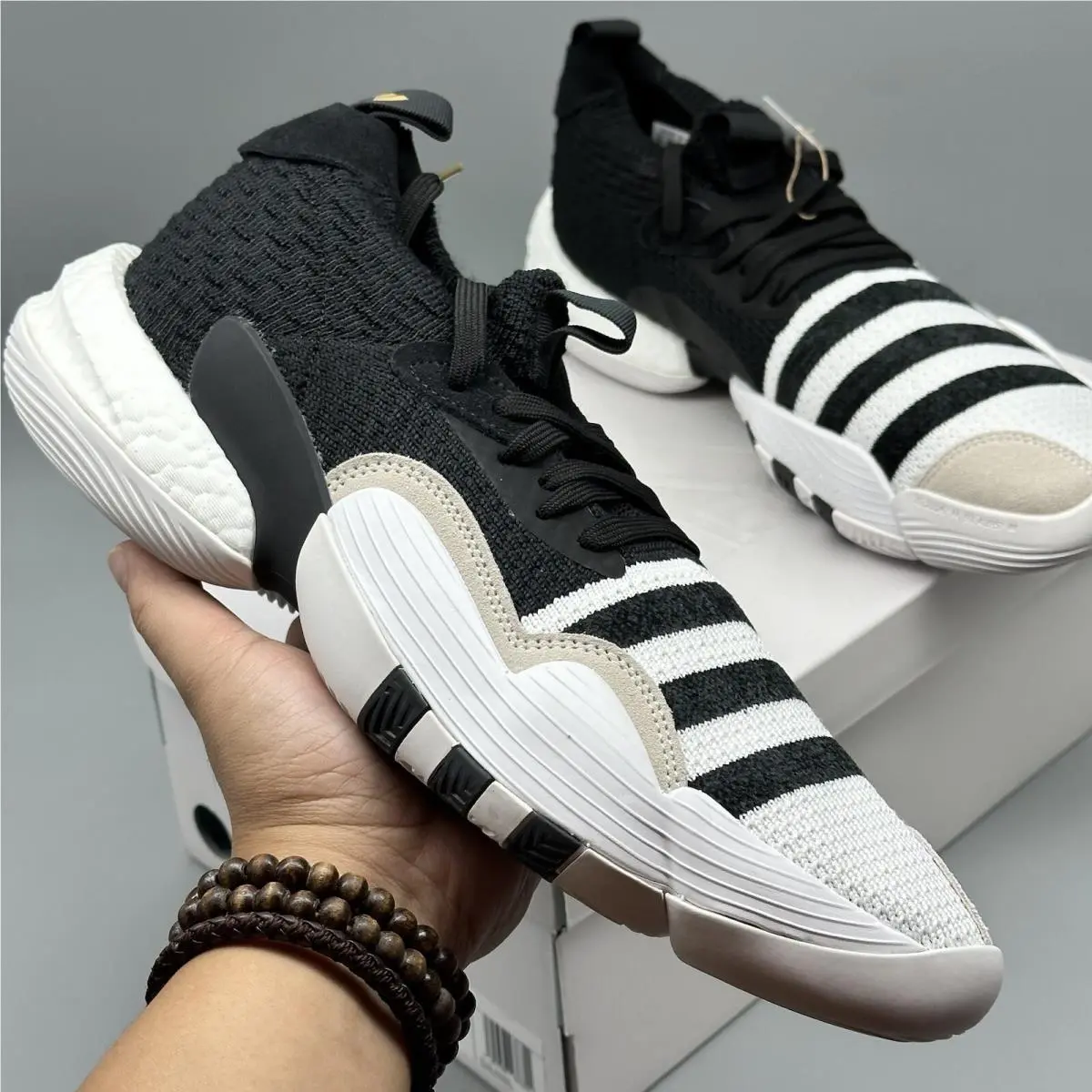 Adidas Trae Young 2 Men`s Size 10.5 Basketball Shoes Sneakers White Black H06477