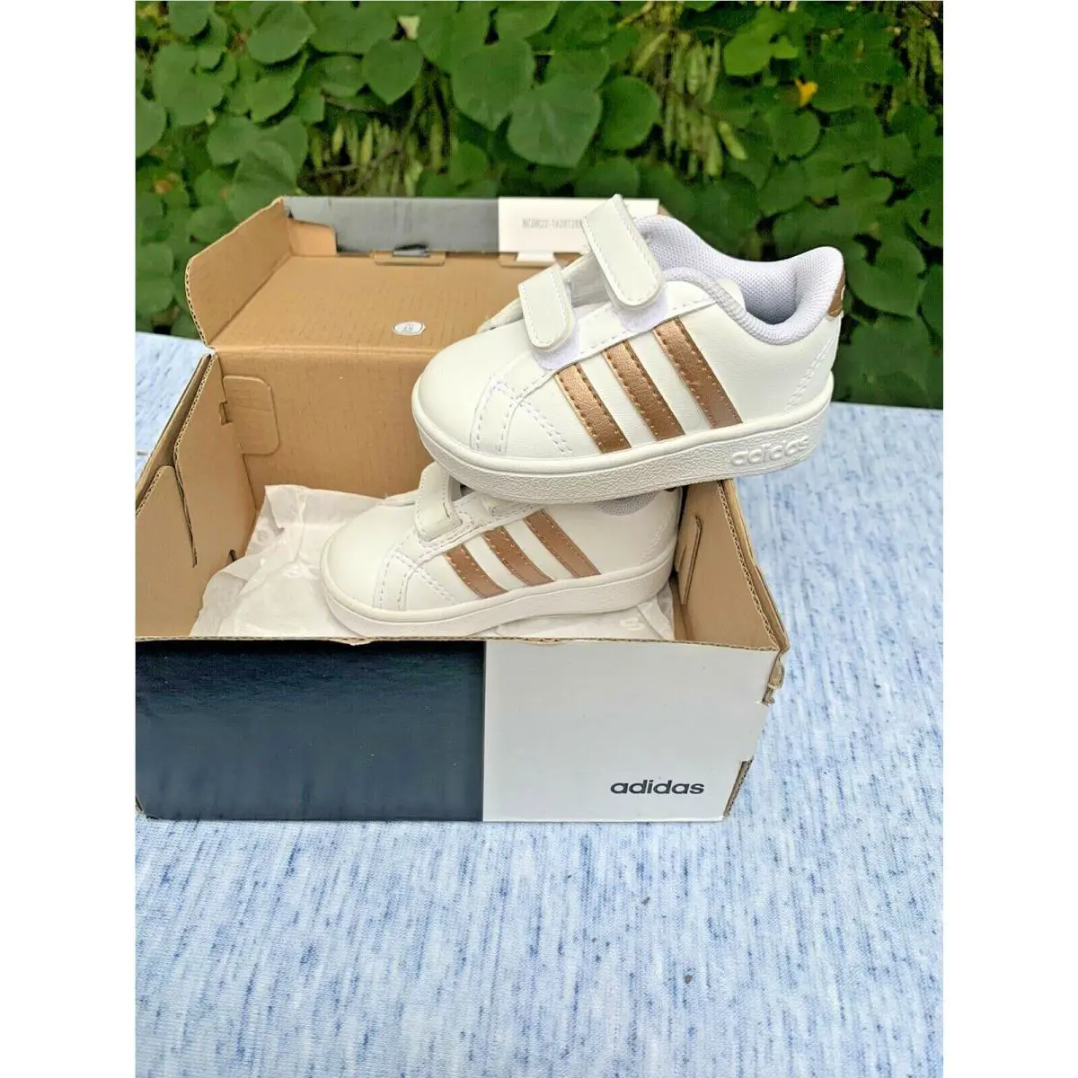 Adidas shoes - White & Copper Stripes 0