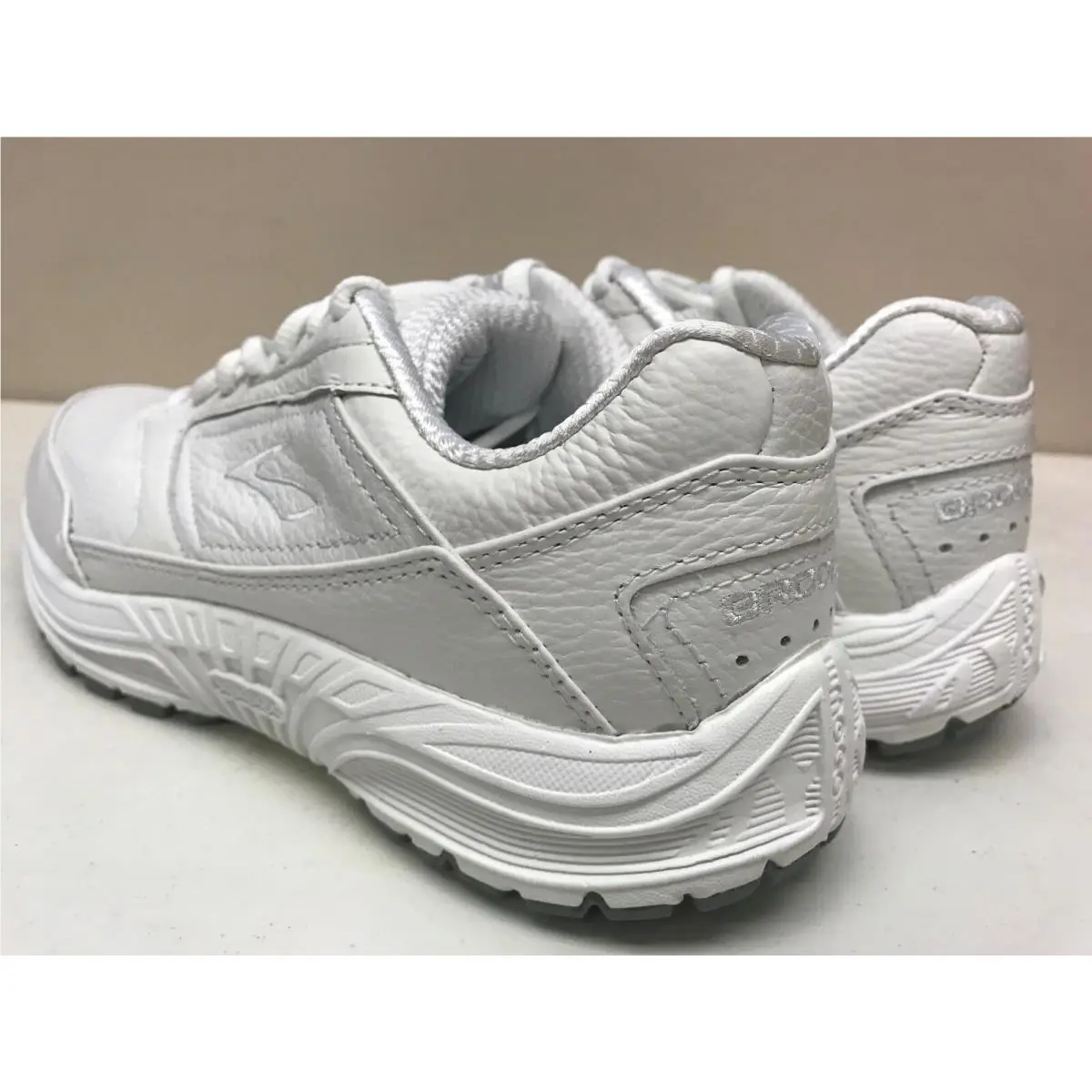 Brooks shoes - Brooks Dyad - Dyad - White 1