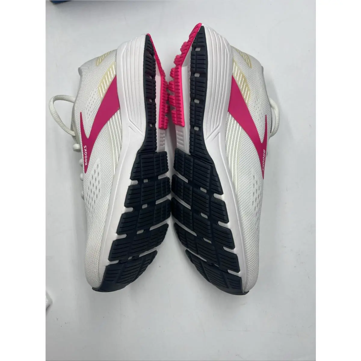 Brooks shoes - Brooks Signal 3 - Signal - 1203491B122 - White (UPC: 190340876790) 5