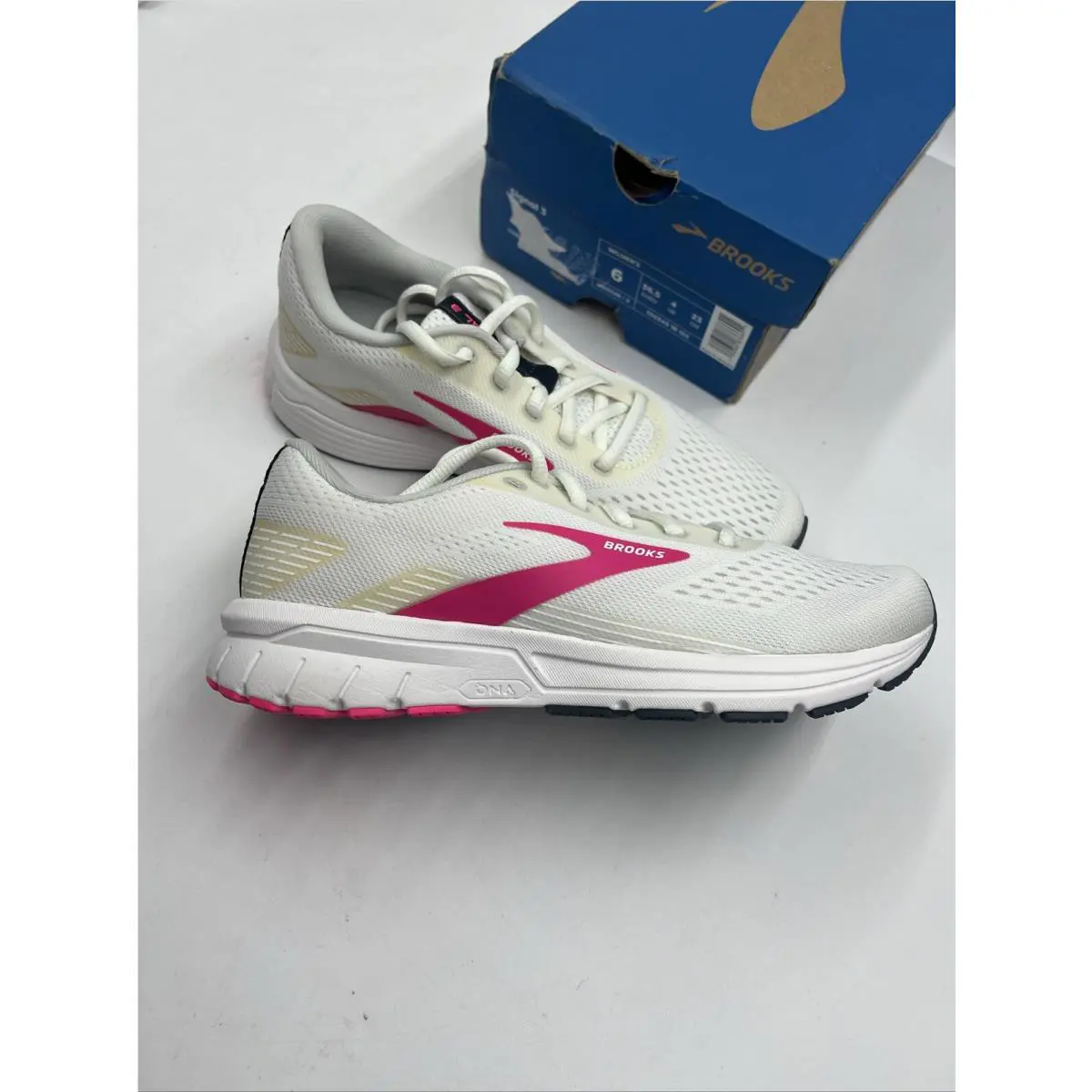 Brooks shoes - Brooks Signal 3 - Signal - 1203491B122 - White (UPC: 190340876790) 0