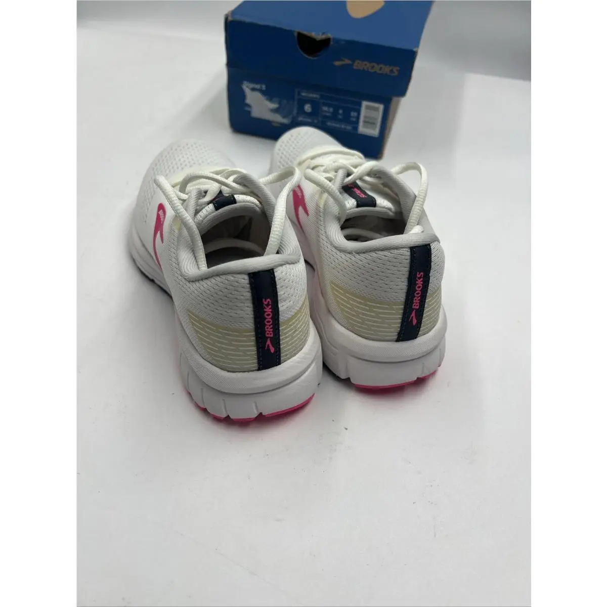 Brooks shoes - Brooks Signal 3 - Signal - 1203491B122 - White (UPC: 190340876790) 3