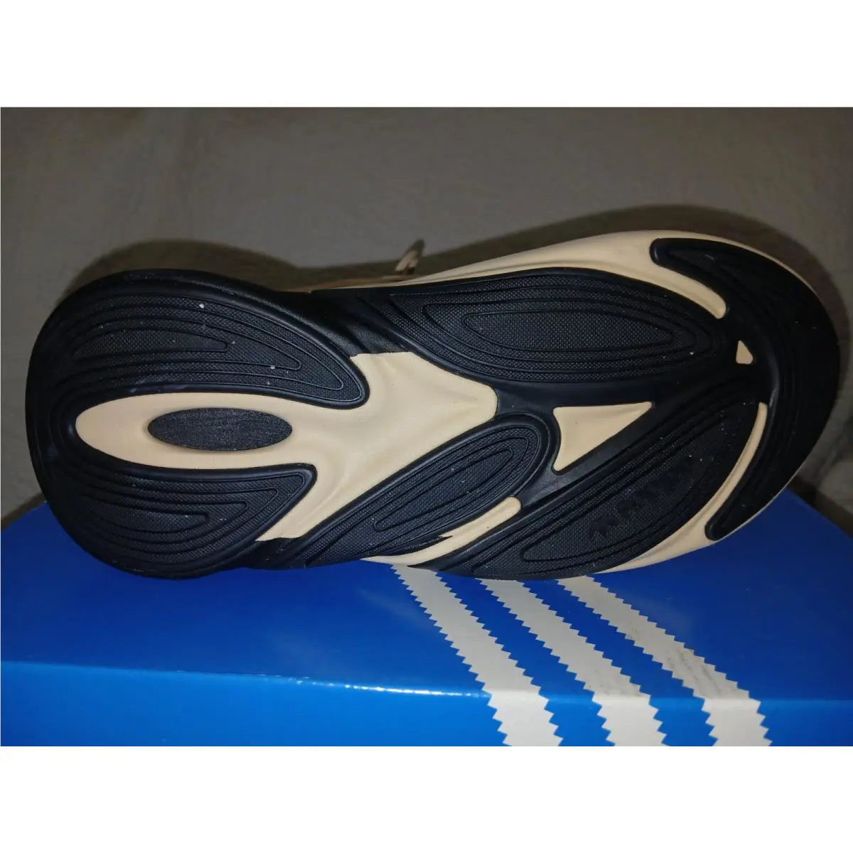 Adidas shoes - adidas Ozelia - Ozelia - IE2000 - Beige 5