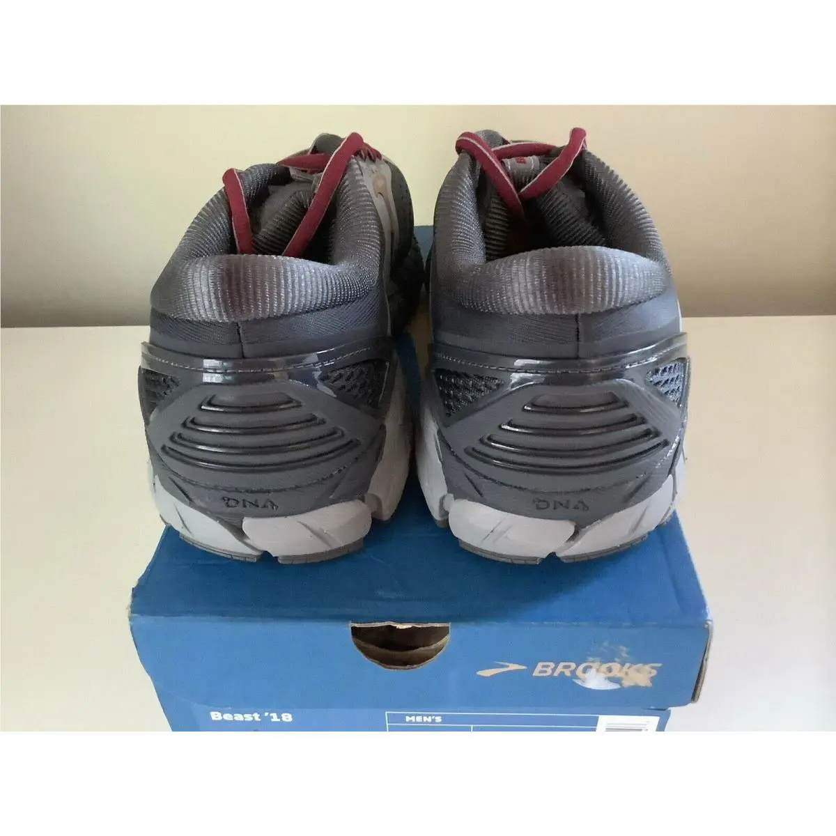 Brooks shoes - Brooks Beast - Beast - Gray 0