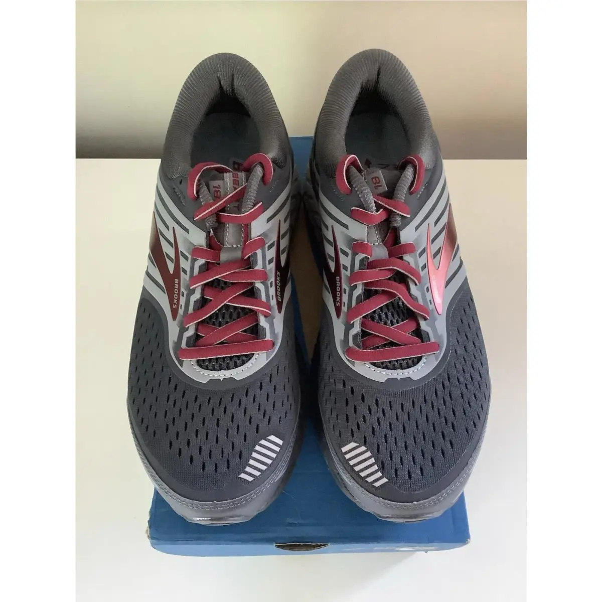 Brooks shoes - Brooks Beast - Beast - Gray 2