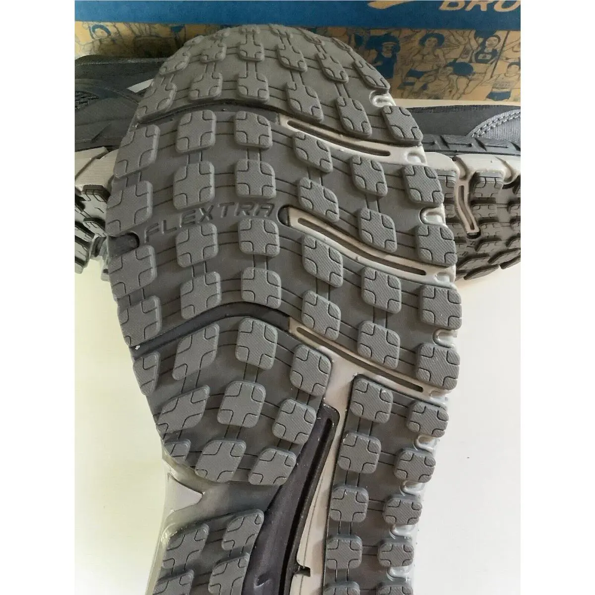 Brooks shoes - Brooks Beast - Beast - Gray 4