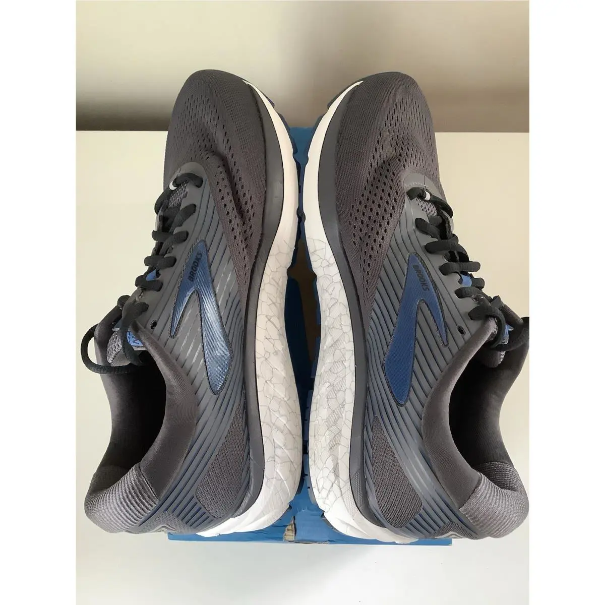 Brooks shoes - Brooks Addiction - Addiction - Gray 1