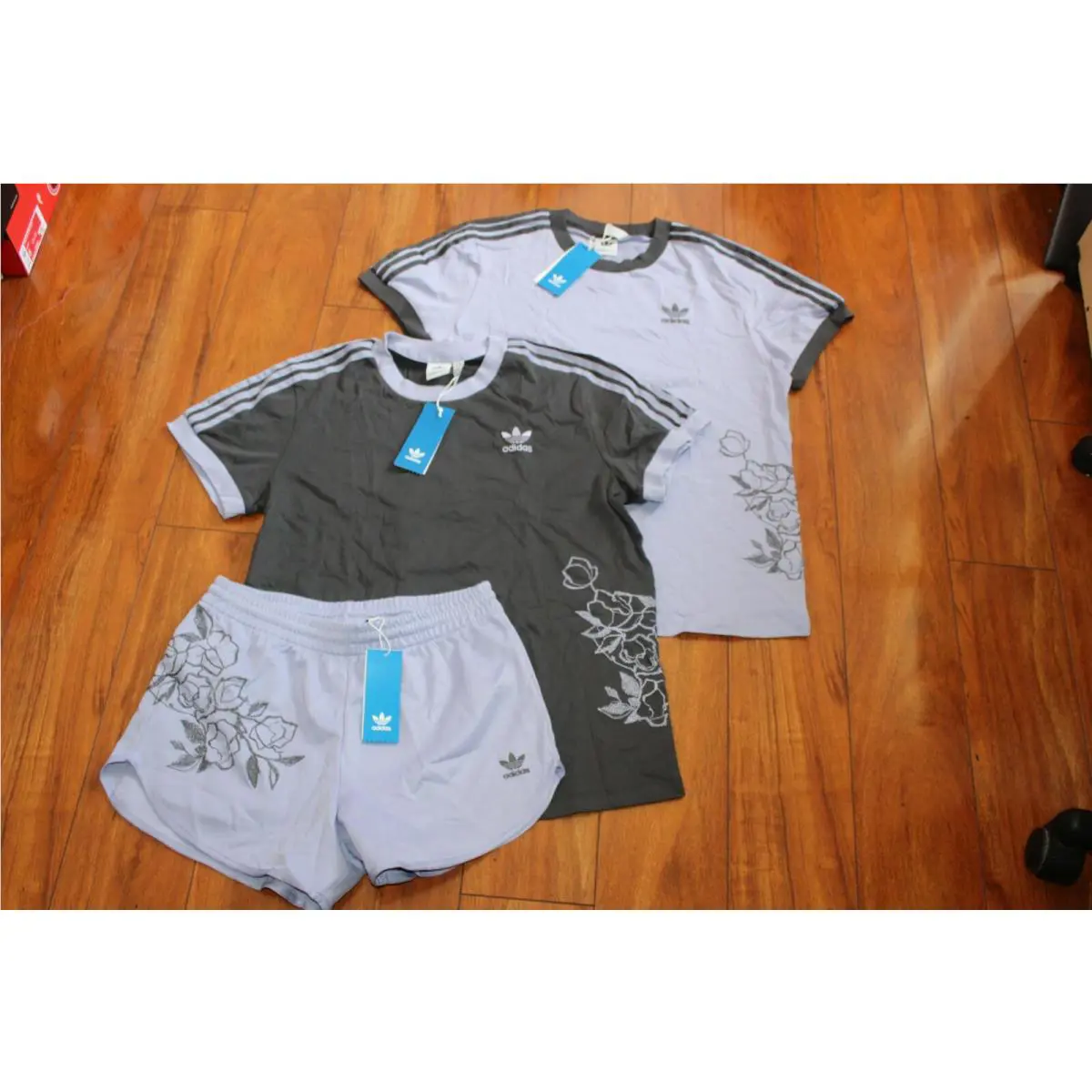 Womens Adidas SZ S Shirts Shorts
