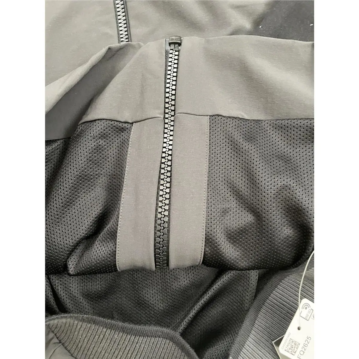 Adidas clothing - 257768 - 2625 - Carbon Black Grey (UPC: 0193106928283) 4