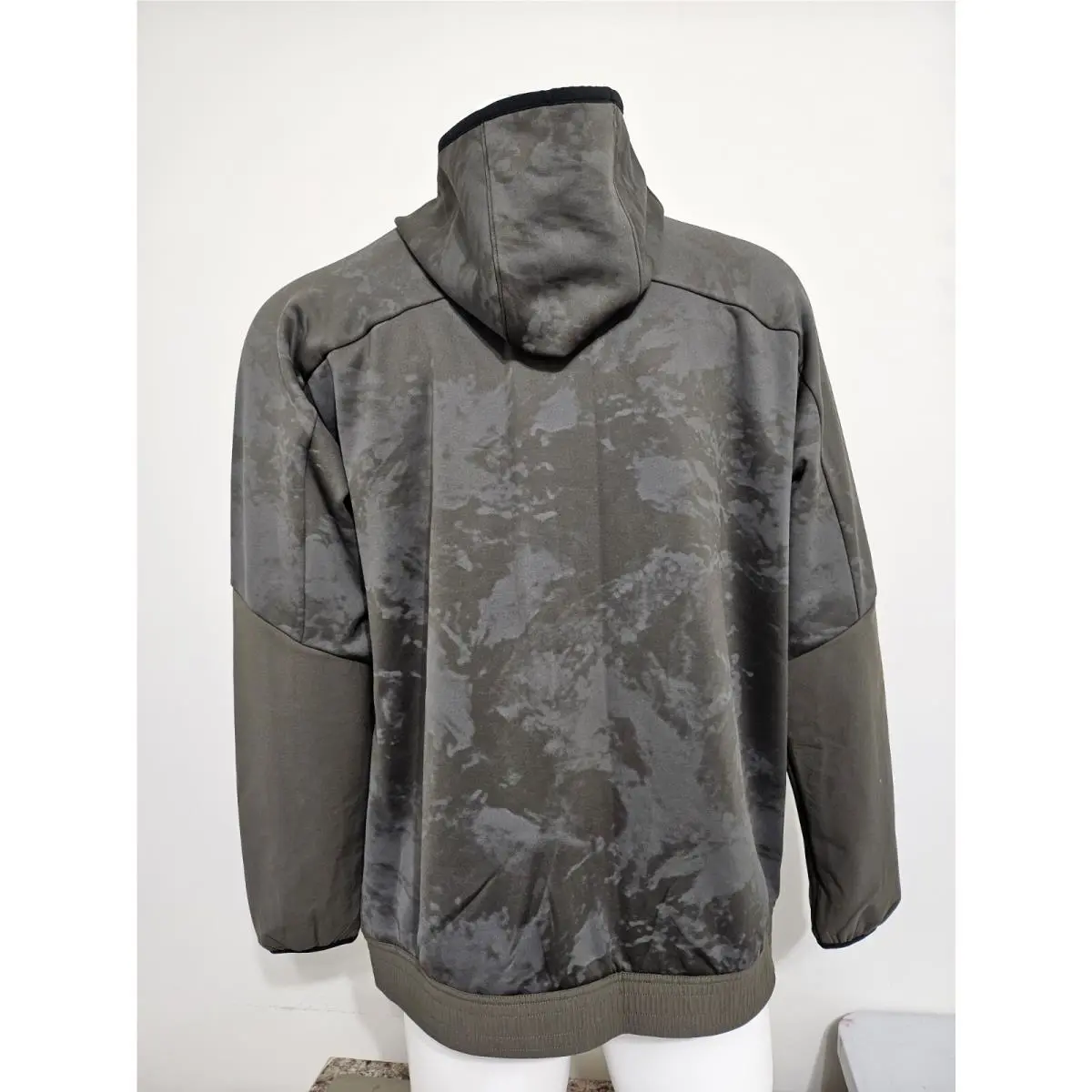 Adidas clothing - Green (UPC: 195745590715) 2