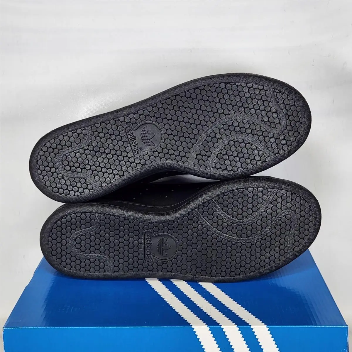 Adidas shoes - adidas Stan Smith - Stan Smith - M20327 - Black 4