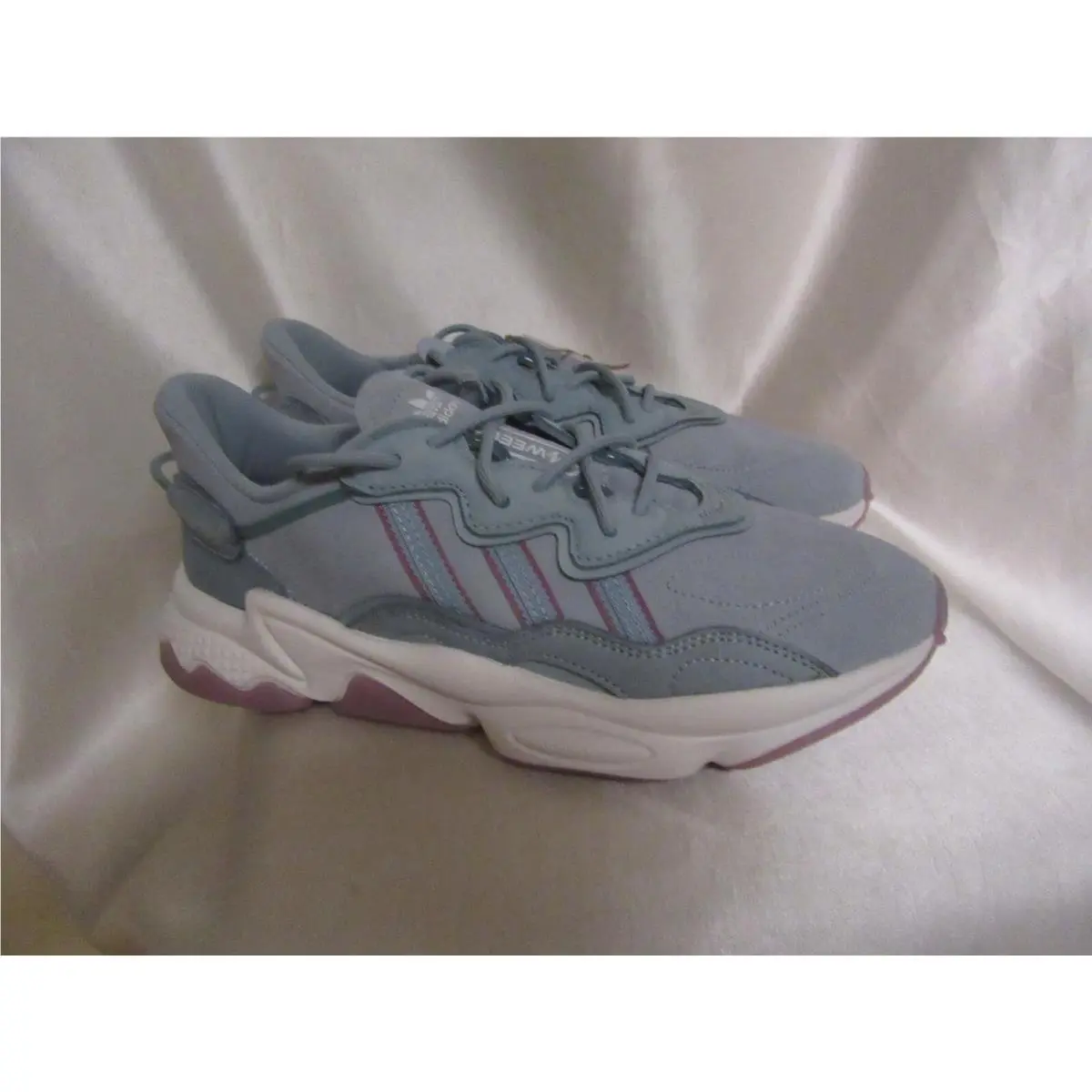 Women`s Adidas Osweego W Athletic Sneakers Size 9 M GY6176