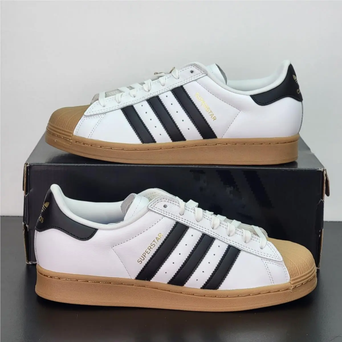 Adidas Superstar Men`s Size 8.5 Athletic Shoes White Black Casual Sneakers