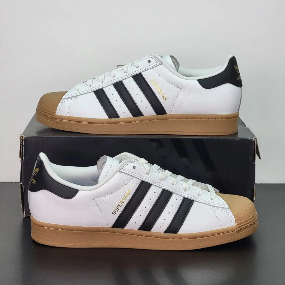 Adidas Superstar Men`s Size 9 Athletic Shoes White Black Casual Sneakers