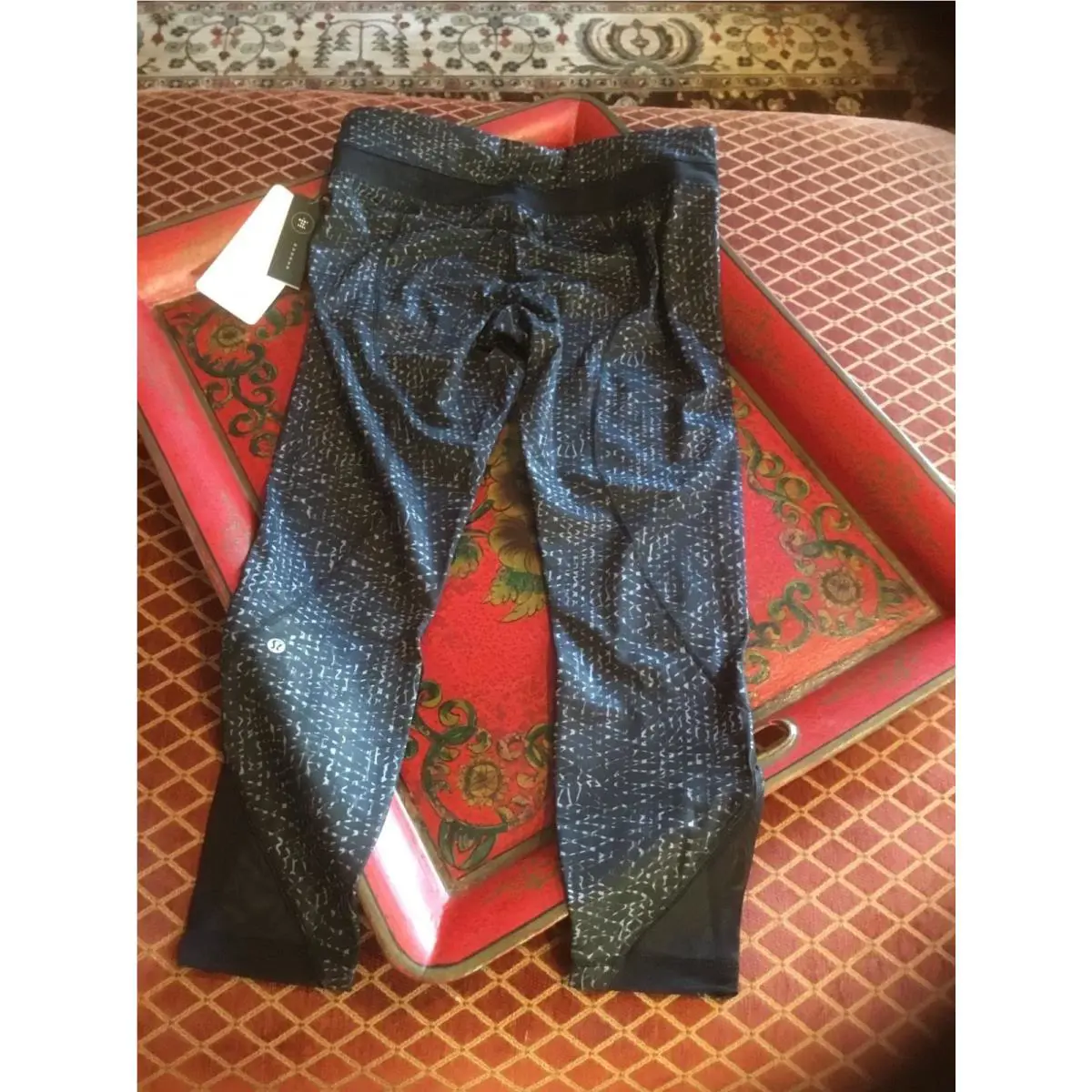 Lululemon clothing - SNKE/BLK 2