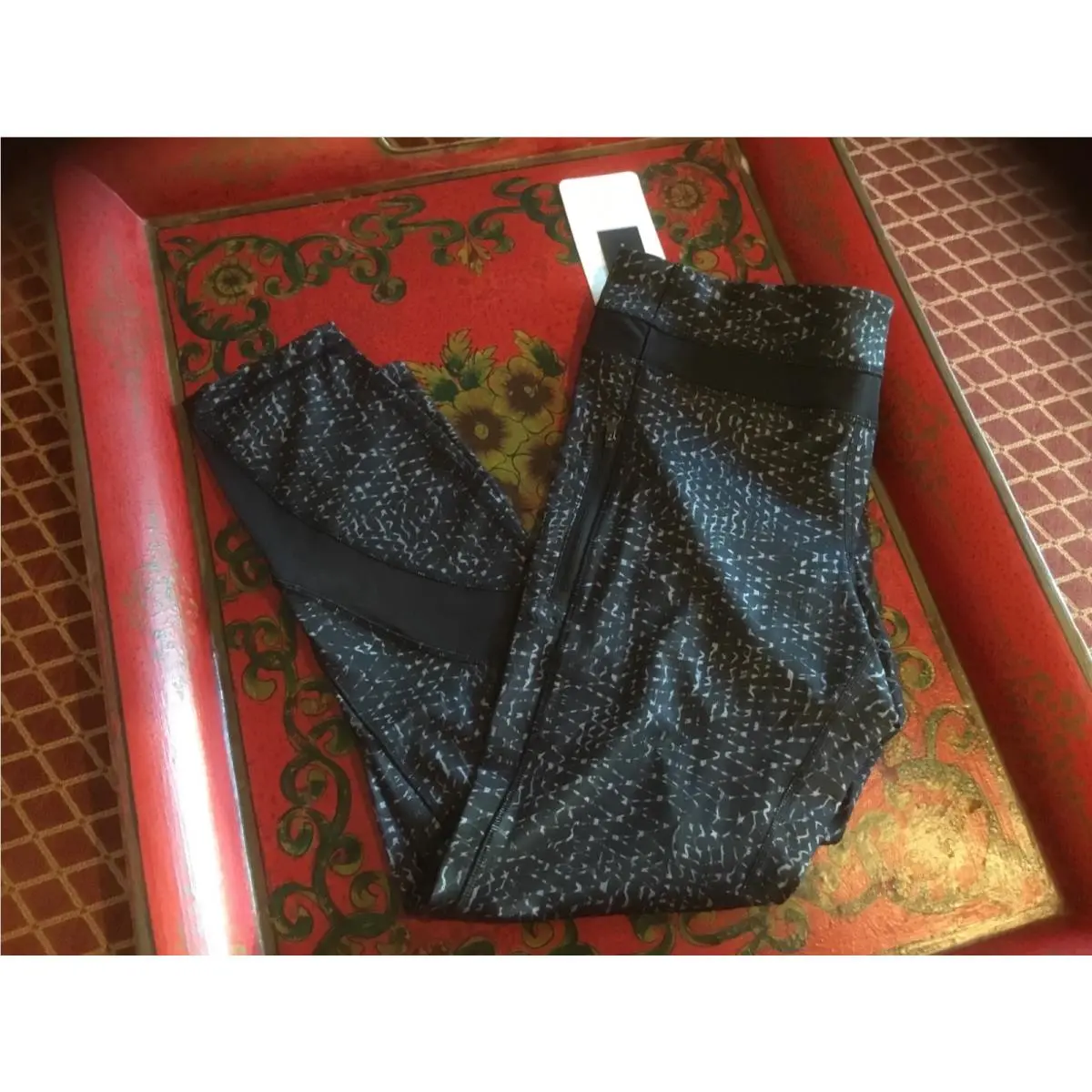 Lululemon clothing - SNKE/BLK 5