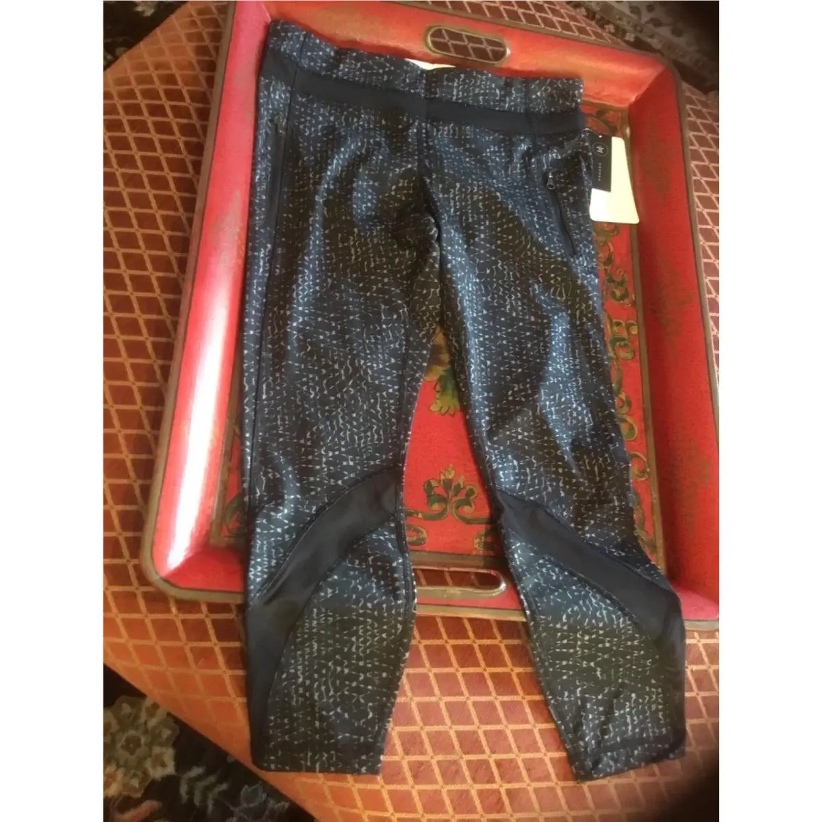 Lululemon clothing - SNKE/BLK 7